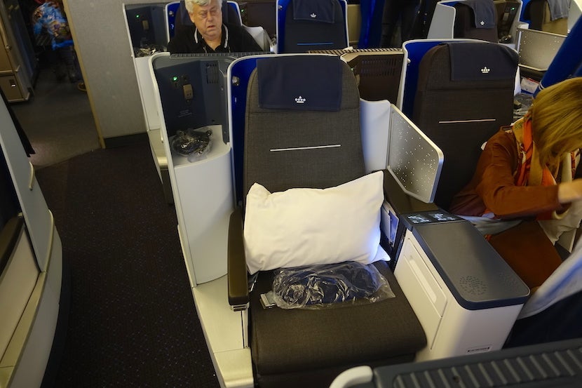 KLM 777 middle seats 1
