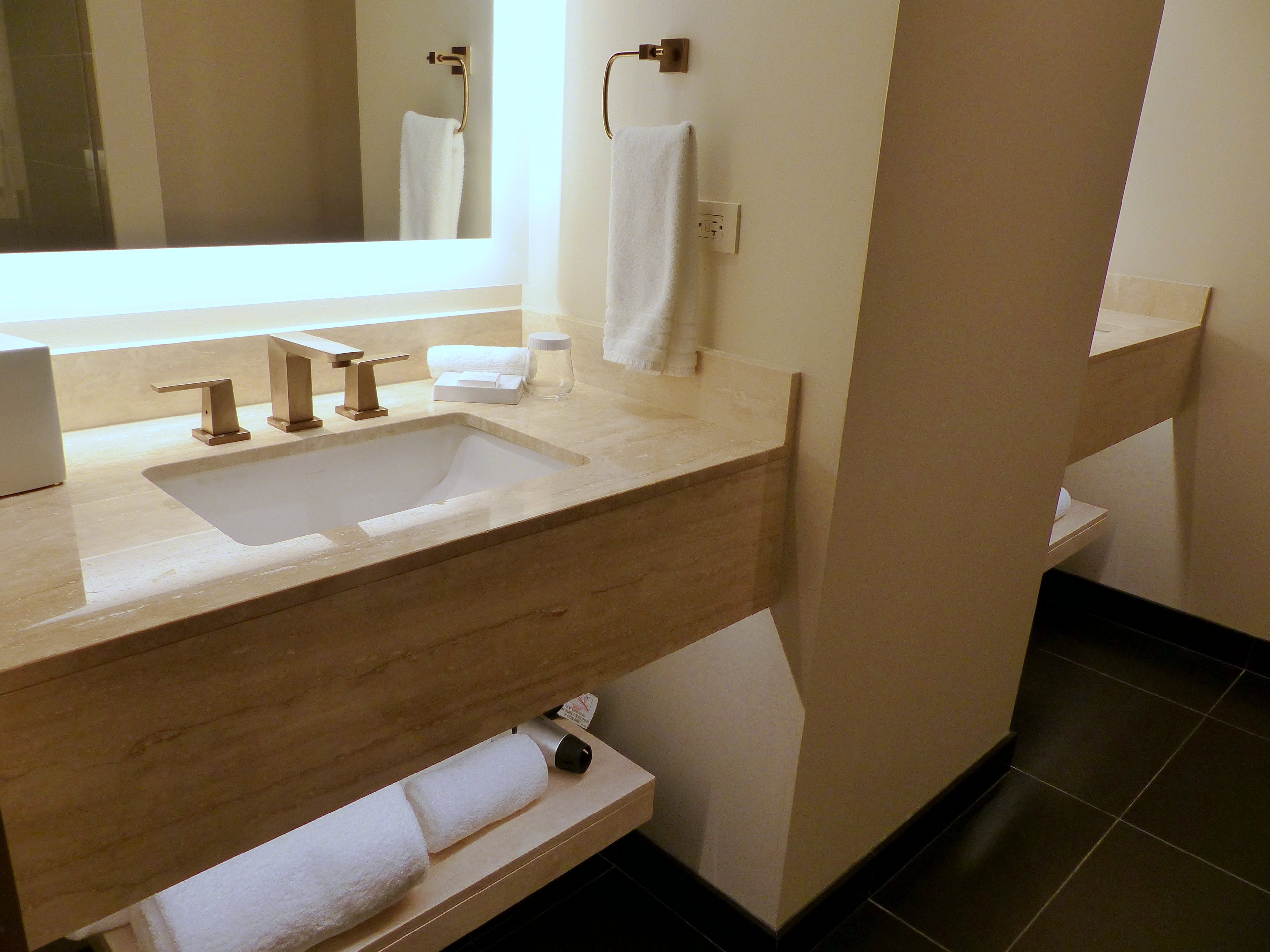 img-conrad-bathroom