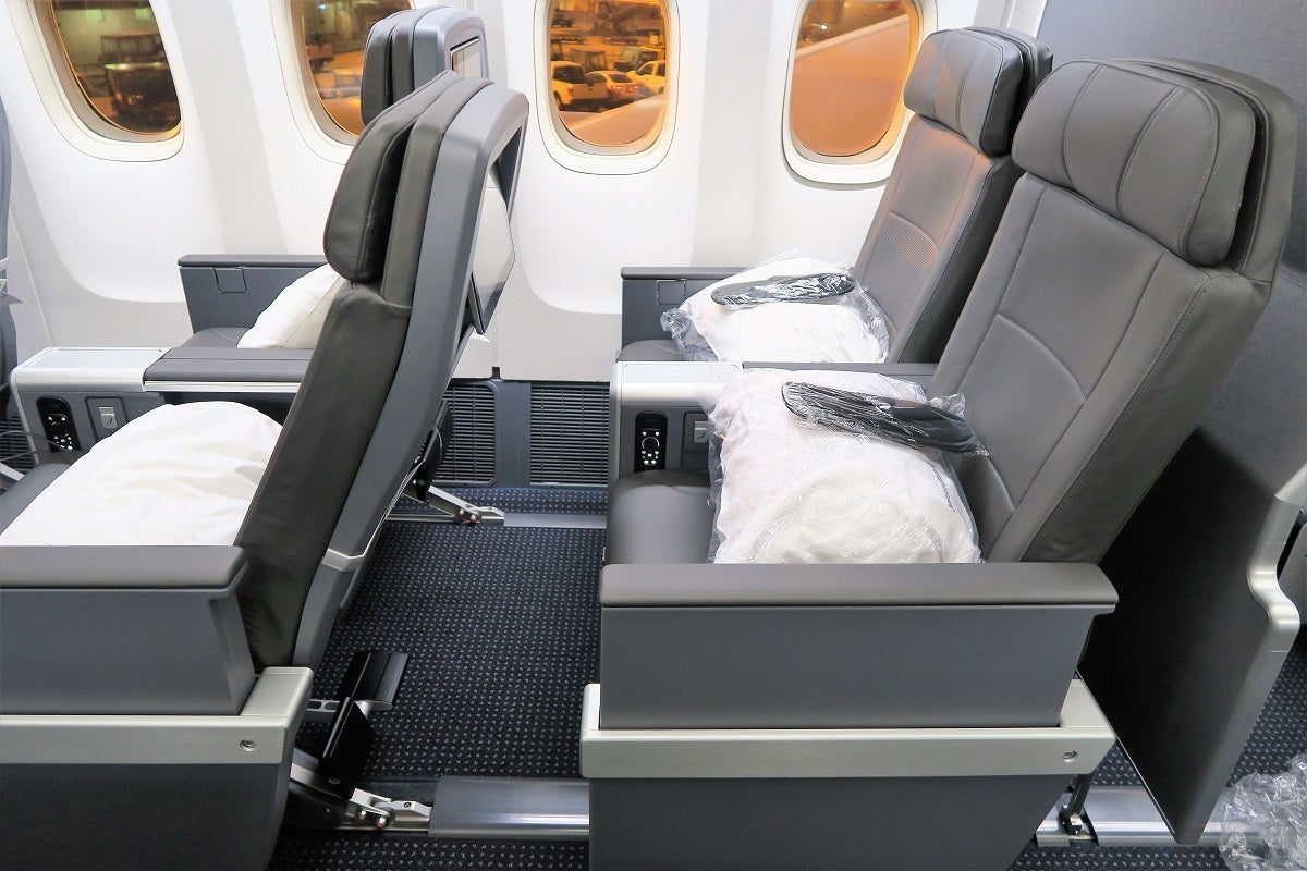 アメリカン航空 Boeing 777-300 ER ※最終値下げ アメリカン航空 機材一覧 ボーイング777-300 | FlyTeam(フライ