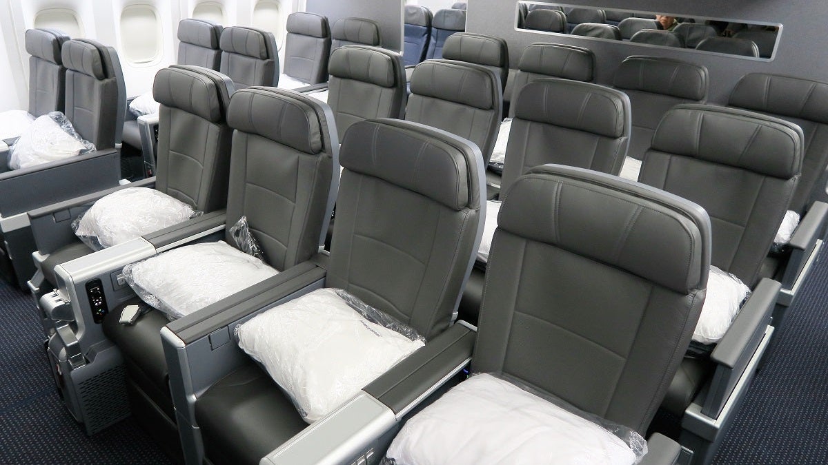 AA 772 premium economy section