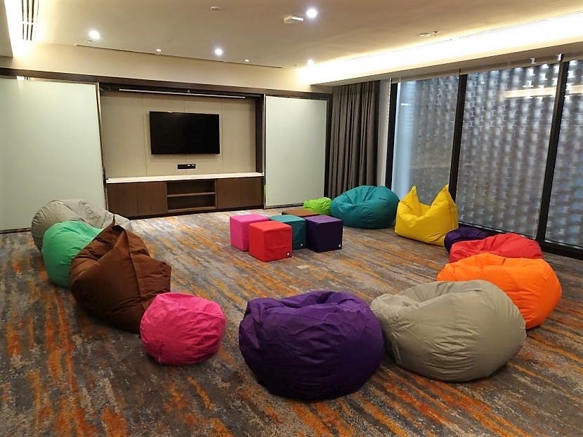 A meeting set up for a creative meeting and/or kindergarten.