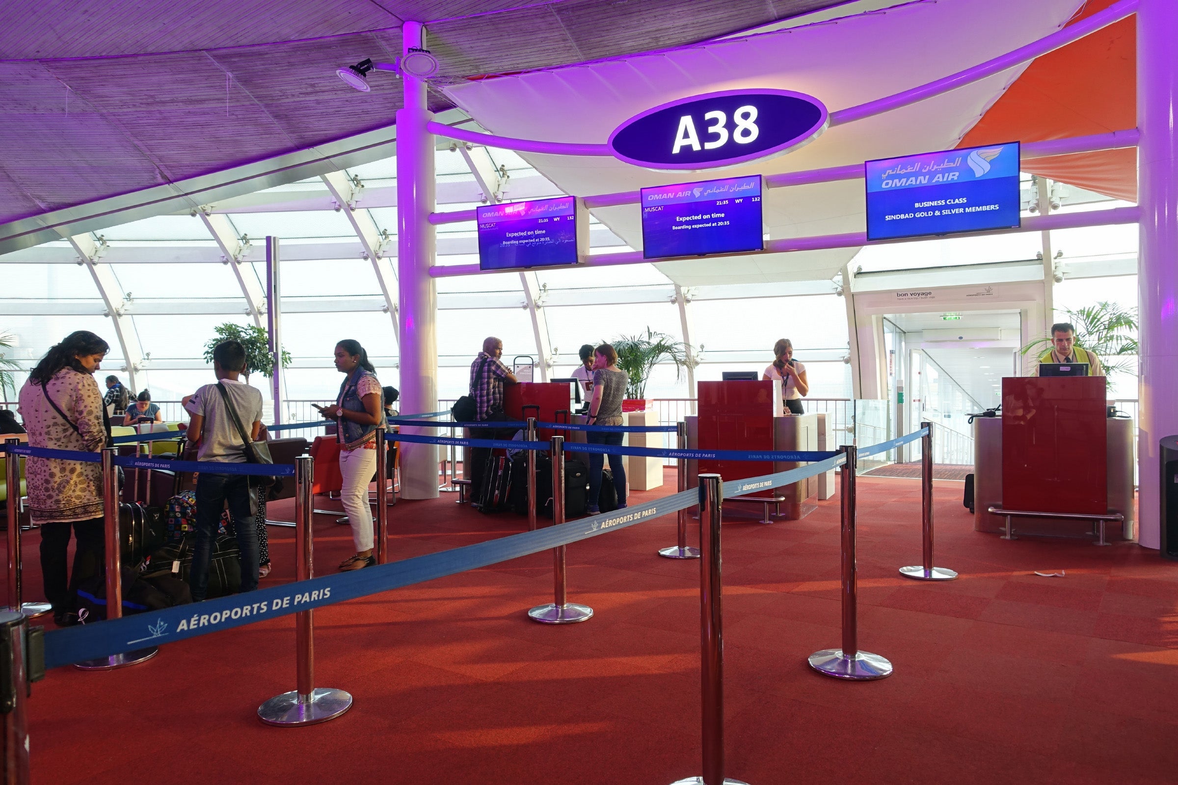 Oman Air 787-9 CDG-MCT Review