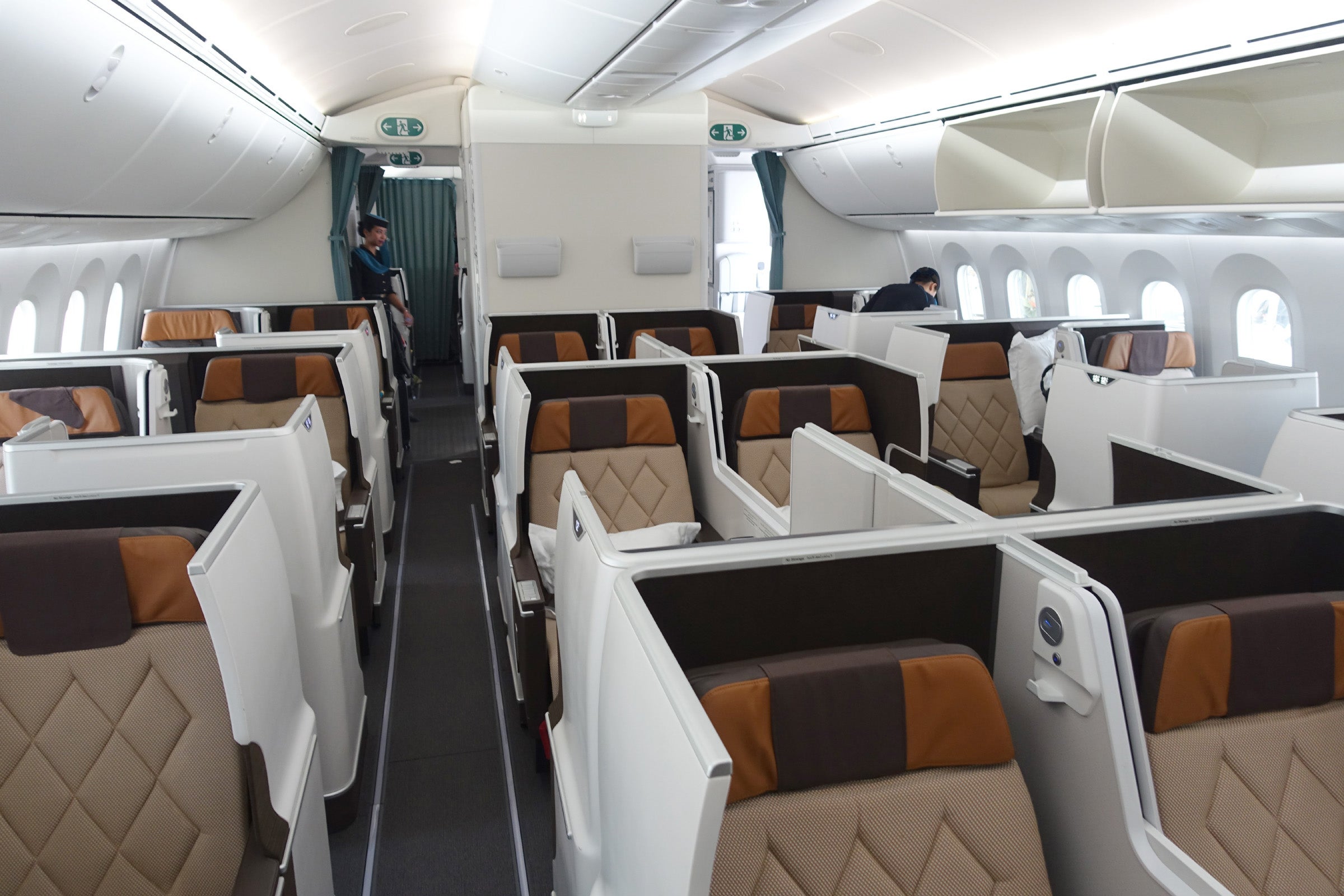 Oman Air 787-9 CDG-MCT Review