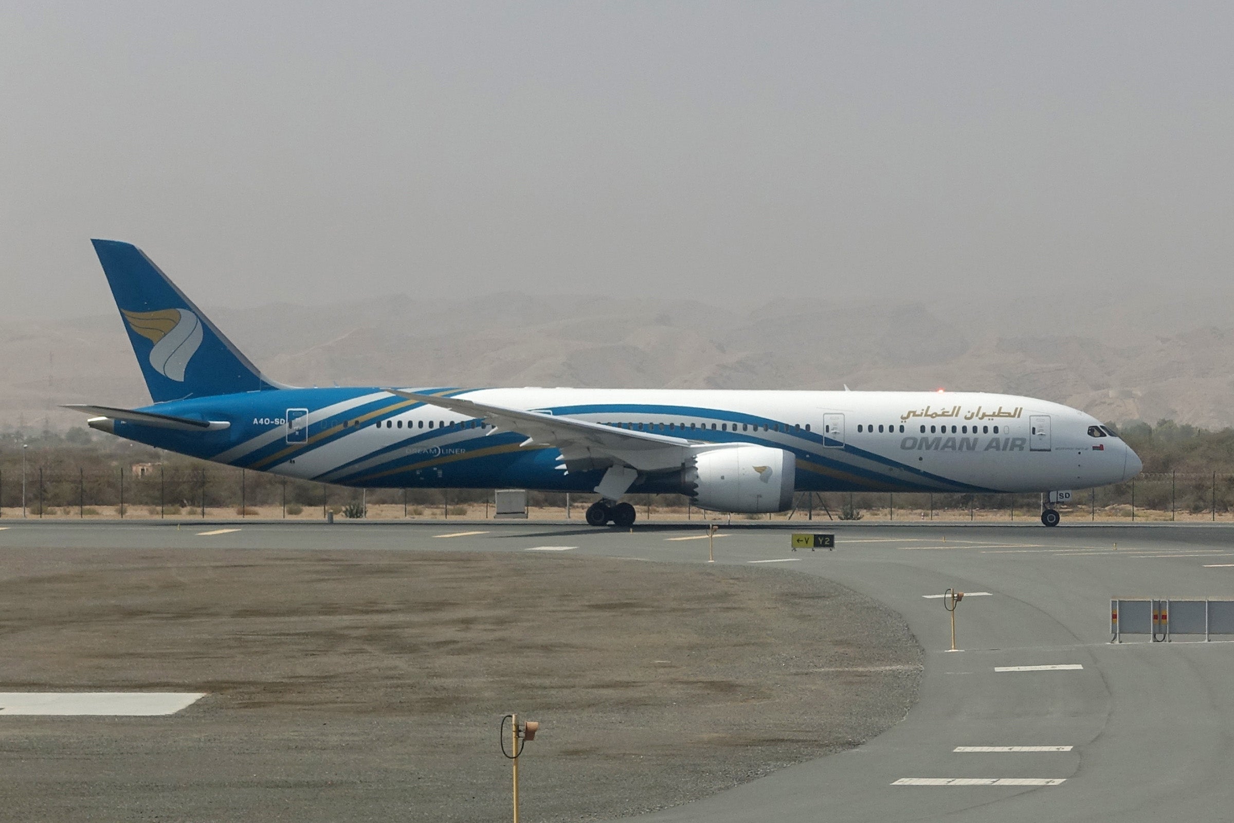 Oman Air 787-9 CDG-MCT Review