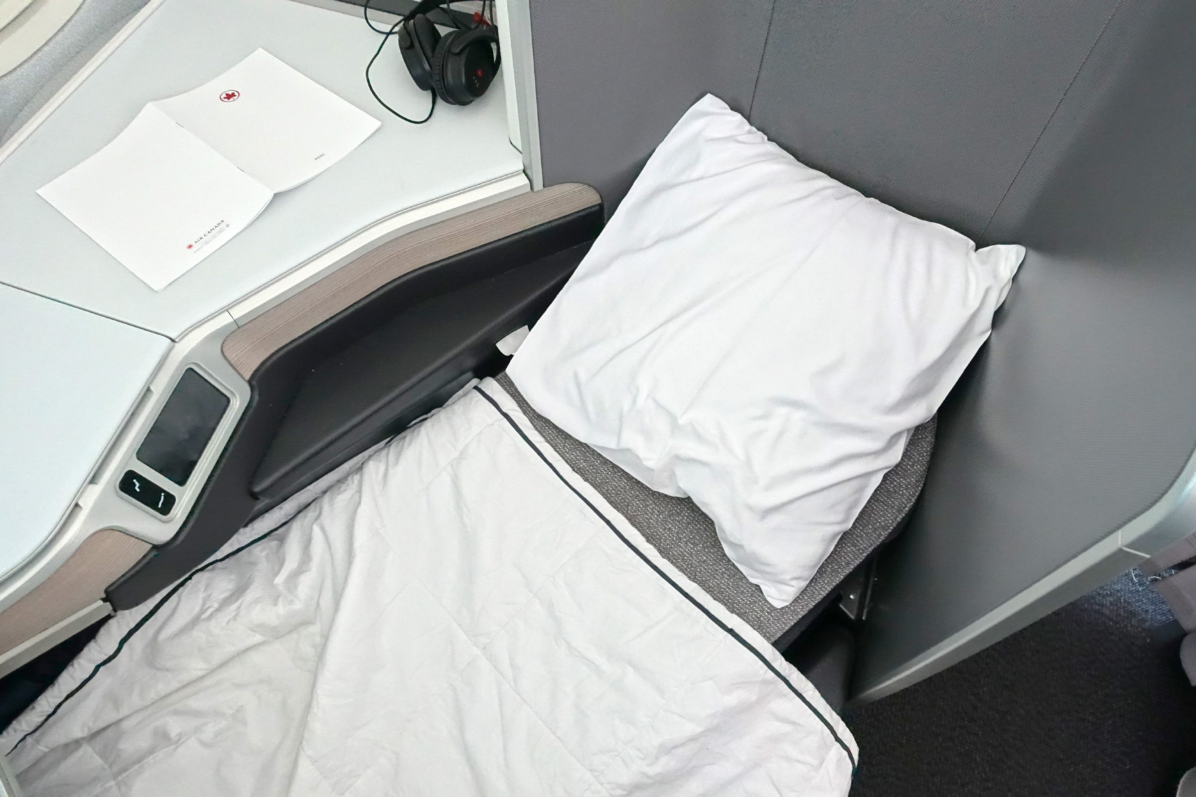 Air Canada 777-300ER Business Class Review
