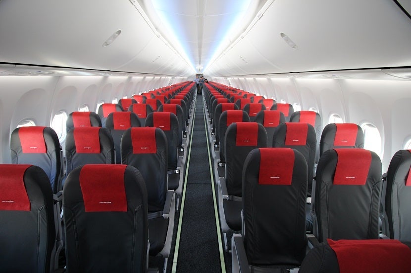 IMG Norwegian Air Boeing 737 MAX 8 cabin