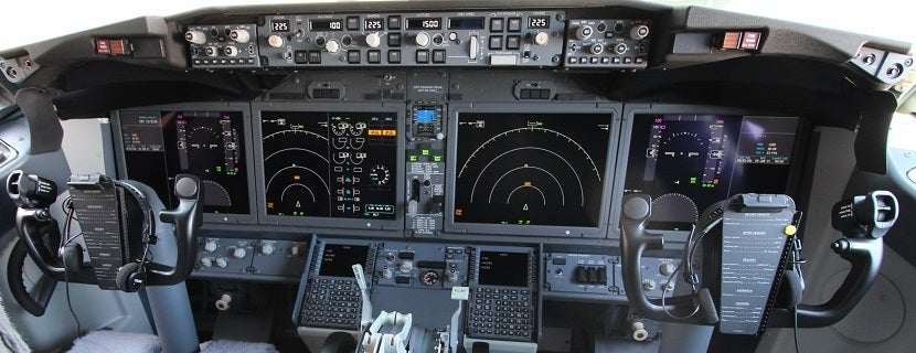 IMG Norwegian Air Boeing 737 MAX 8 cockpit screens