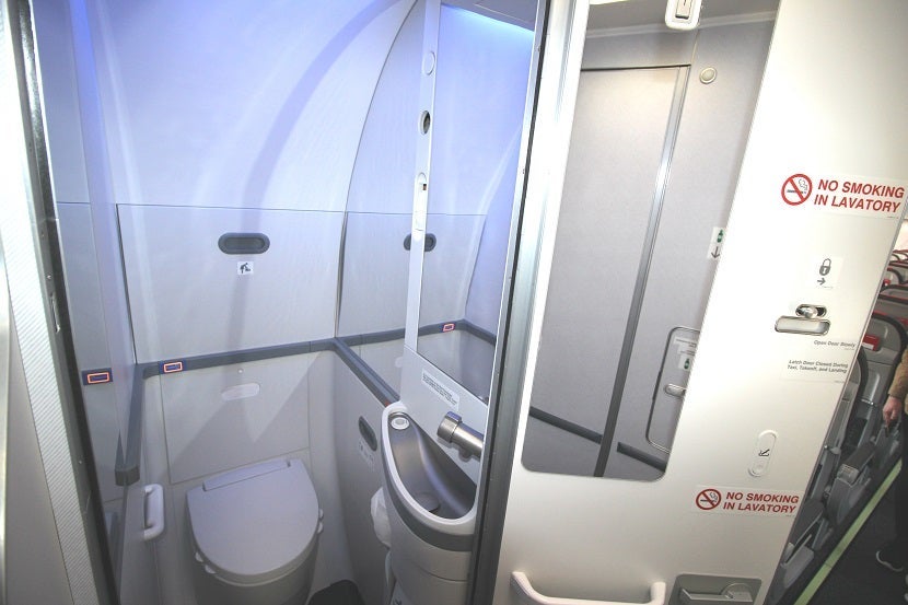 IMG Norwegian Air Boeing 737 MAX 8 lavatory 2