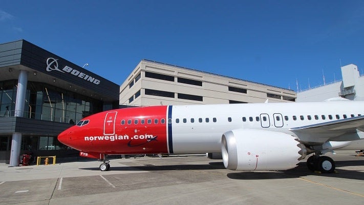 IMG Norwegian Air Boeing 737 MAX 8 side