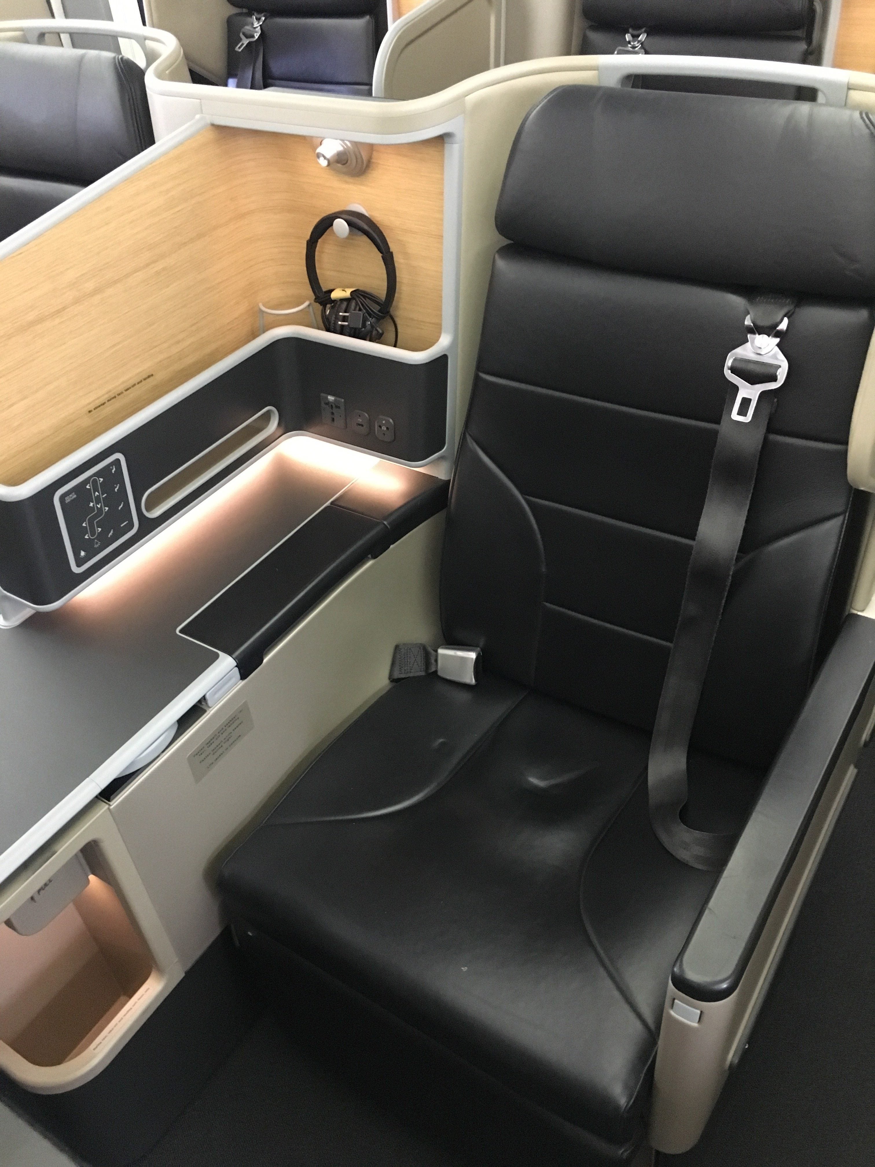I flew an incredible Qantas domestic business flight for 9,000 Avios.
