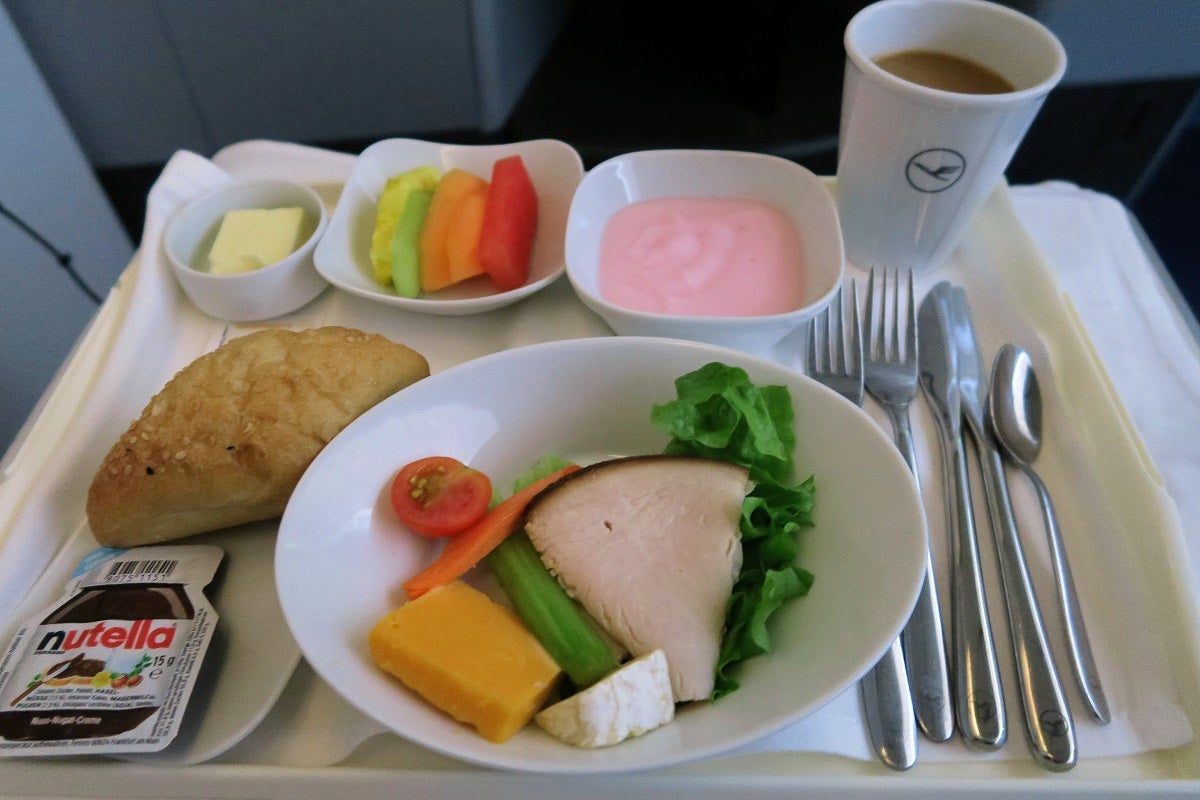 Lufthansa 747-8 748 business class IAD-FRA breakfast