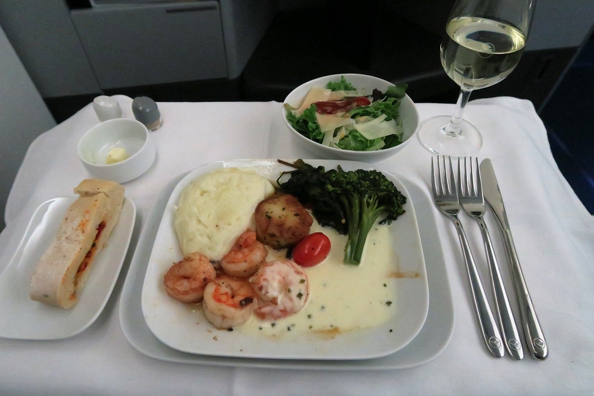 Lufthansa 747-8 748 business class IAD-FRA main course