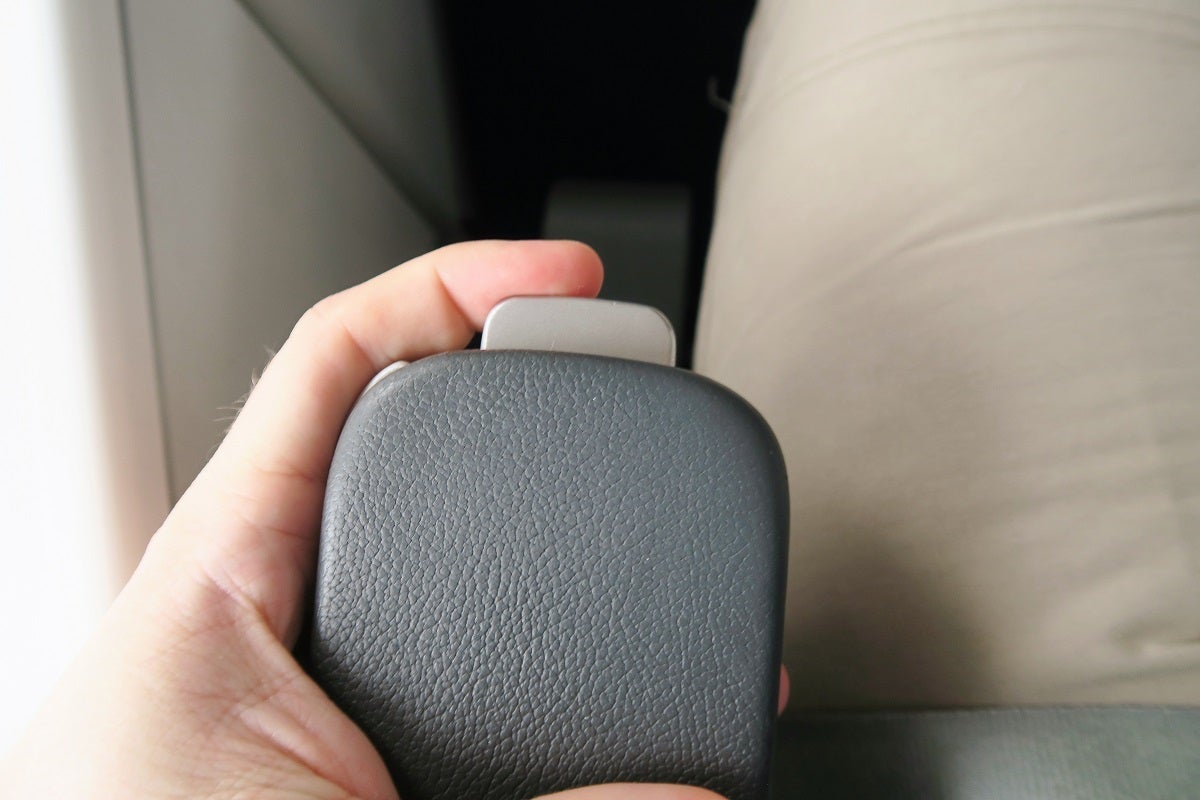 Lufthansa 747-8 748 business class armrest release