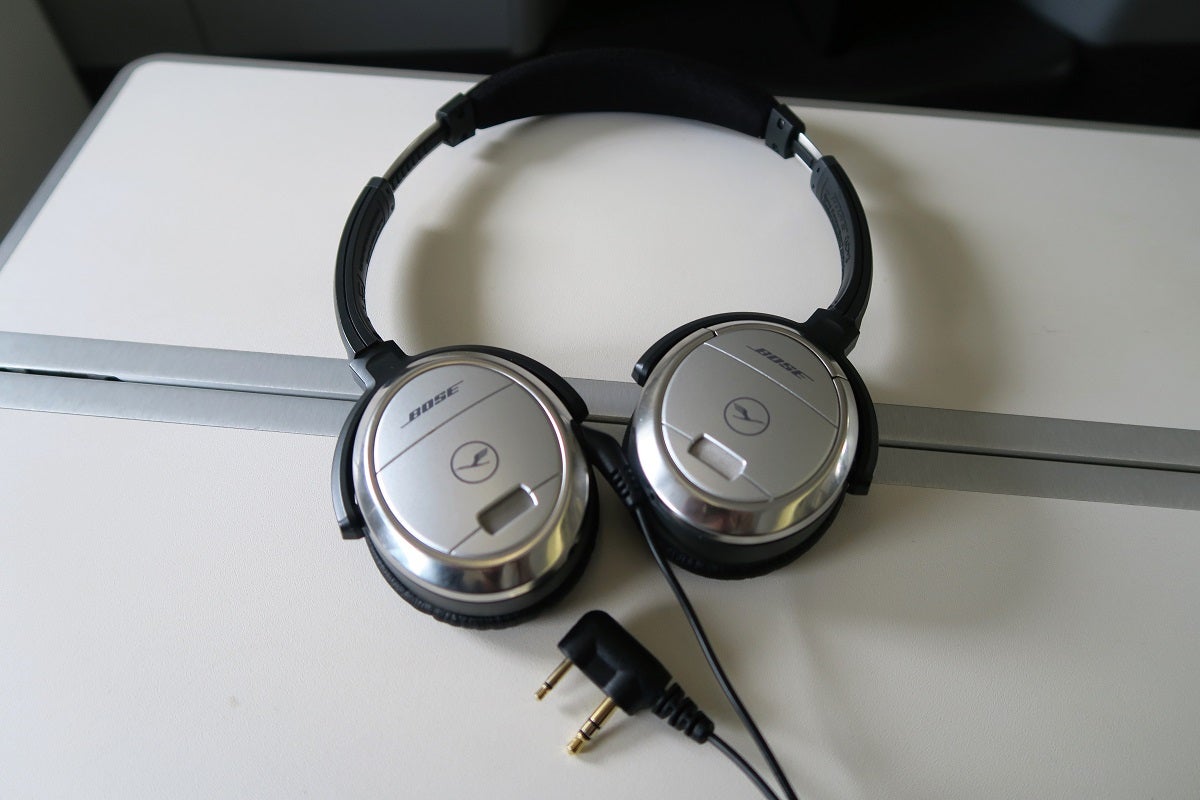 Lufthansa 747-8 748 business class headphones