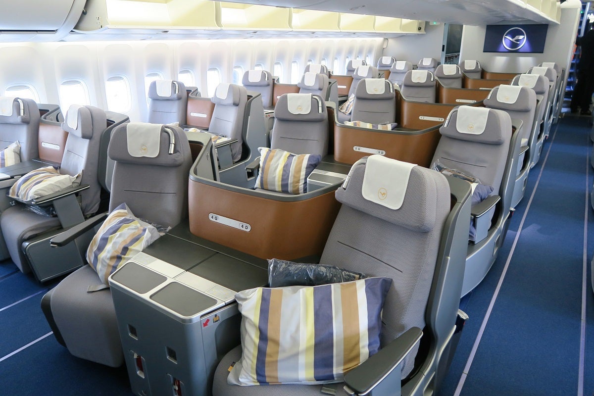 Lufthansa 747-8 748 main deck business class cabin