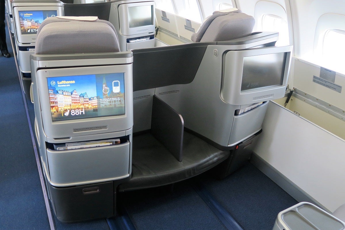 Lufthansa 747-8 748 upper deck business class foot wells