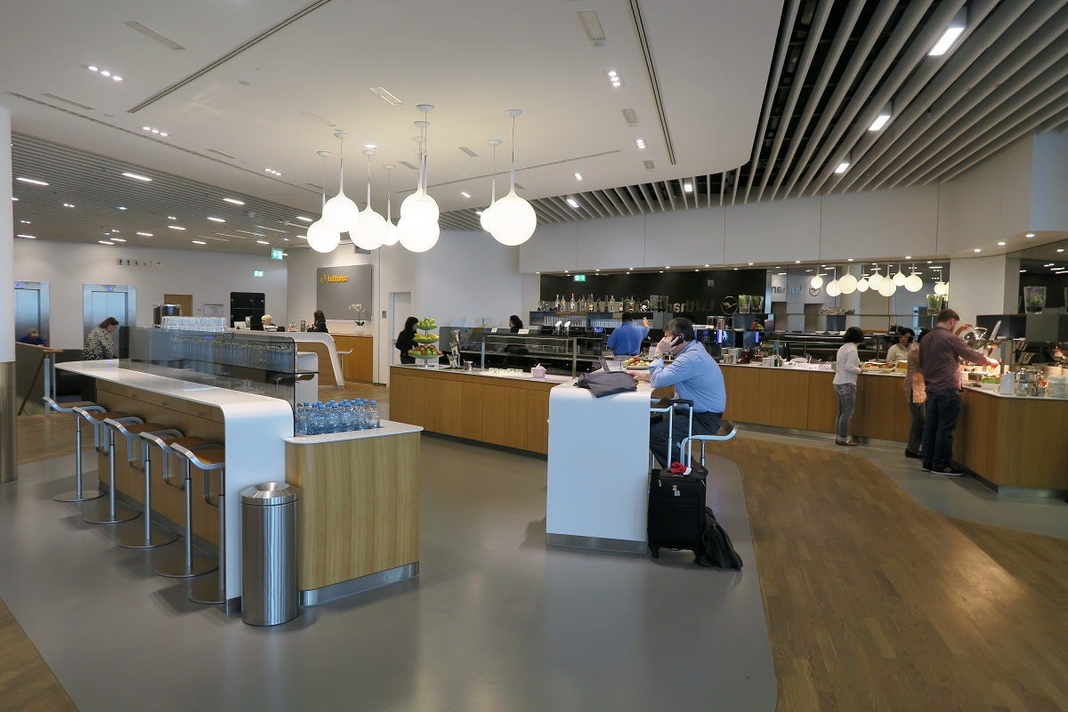 Lufthansa Busines Class Lounge FRA Frankfurt - dining area