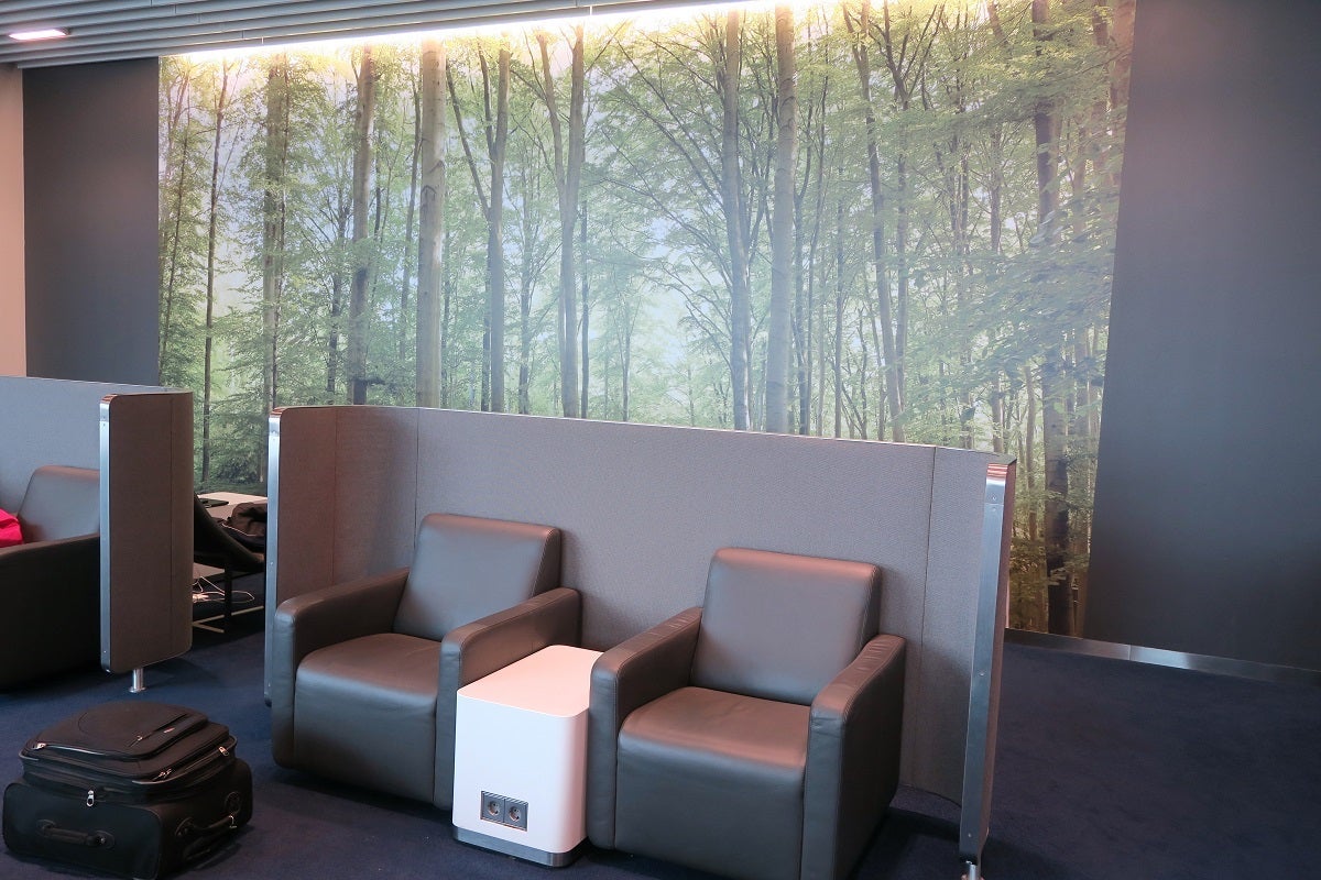 Lufthansa Busines Class Lounge FRA Frankfurt - modern-feel seating