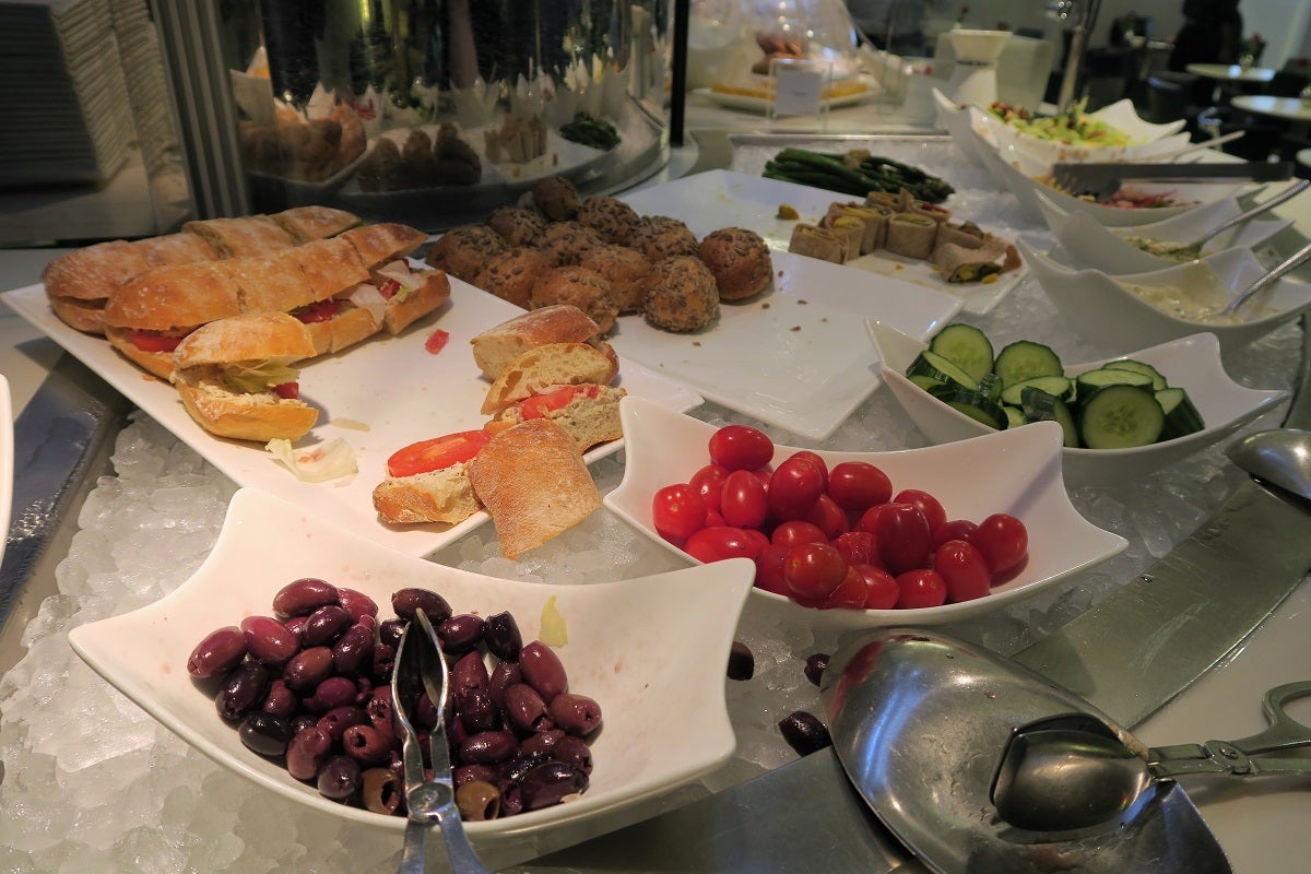 Lufthansa IAD Dulles Business Lounge finger foods