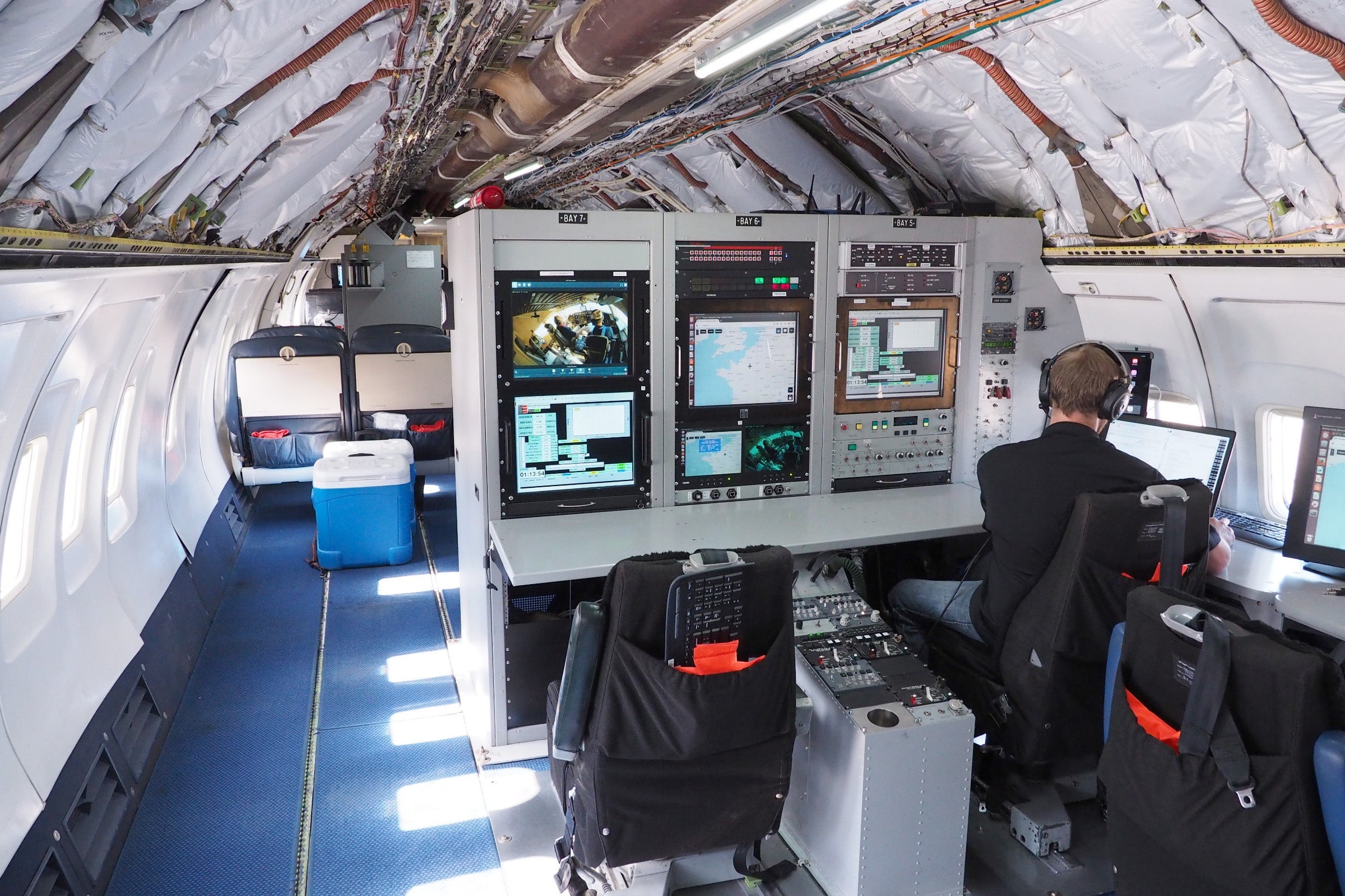 Flying Above Paris on One of the Coolest 757s I've Seen - The