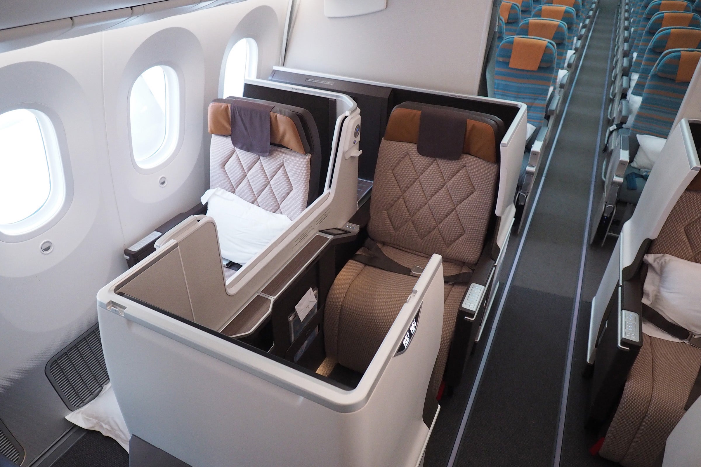 Oman Air 787-9 CDG-MCT Review