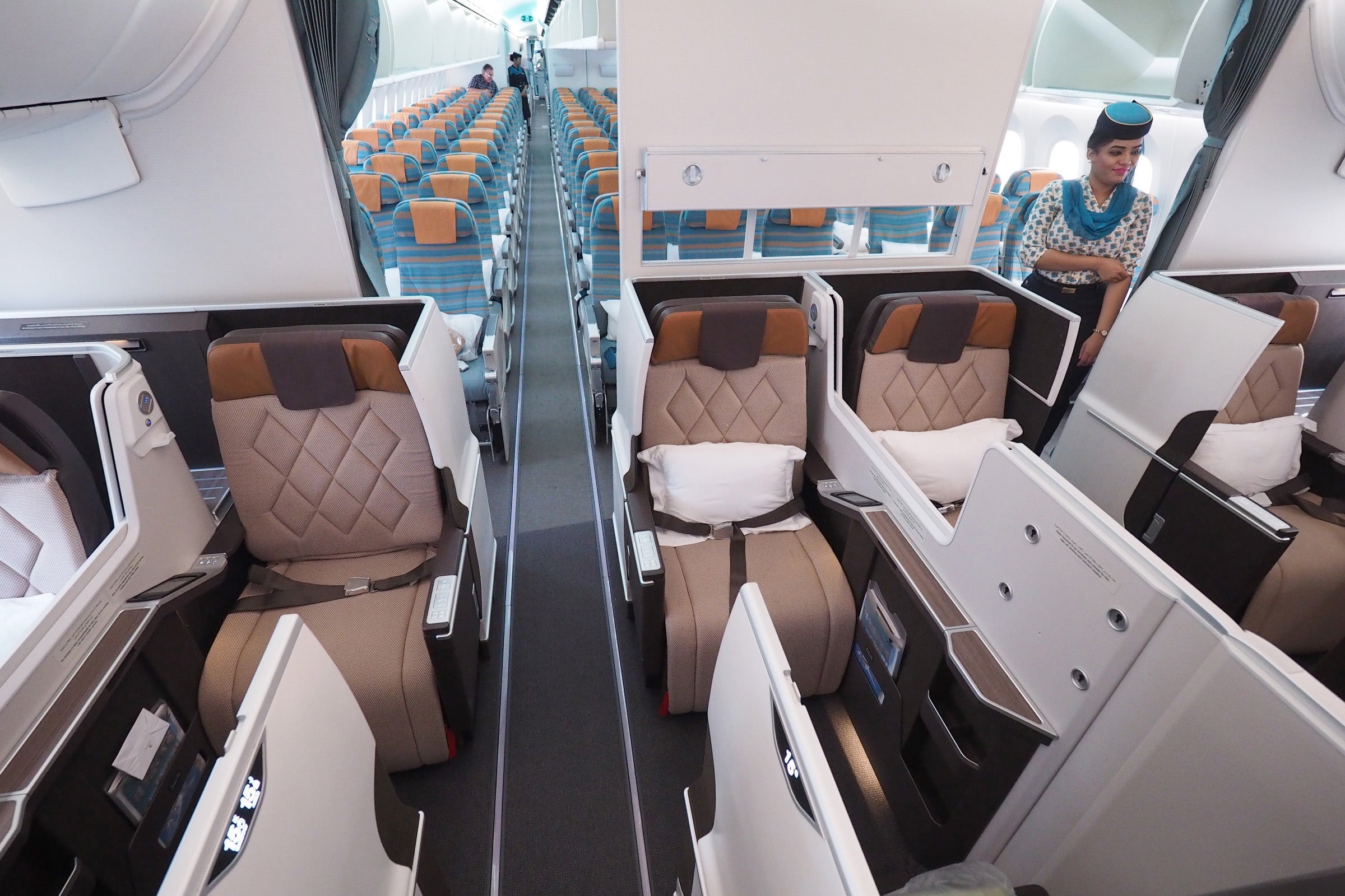 Oman Air 787-9 CDG-MCT Review