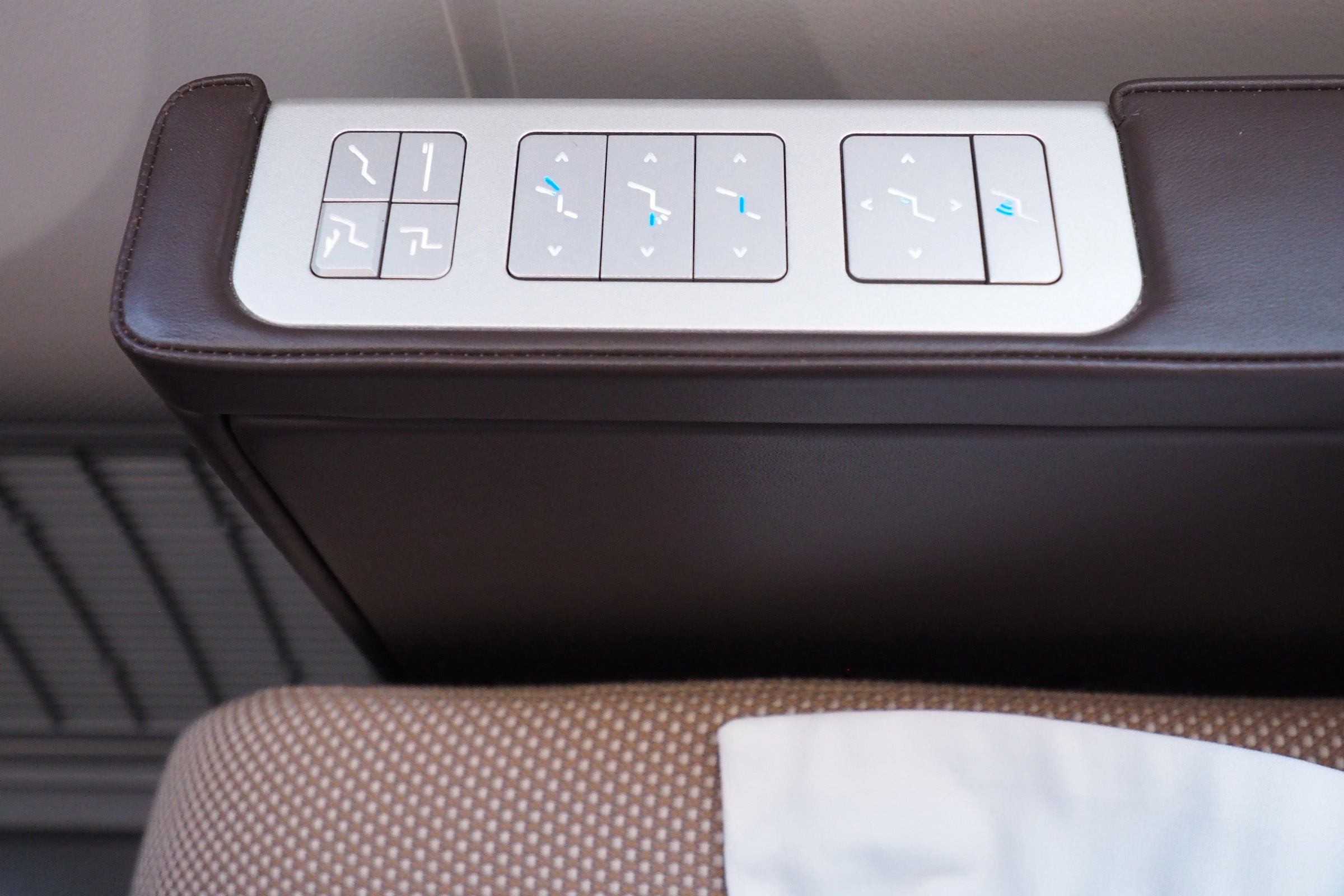 Oman Air 787-9 CDG-MCT Review