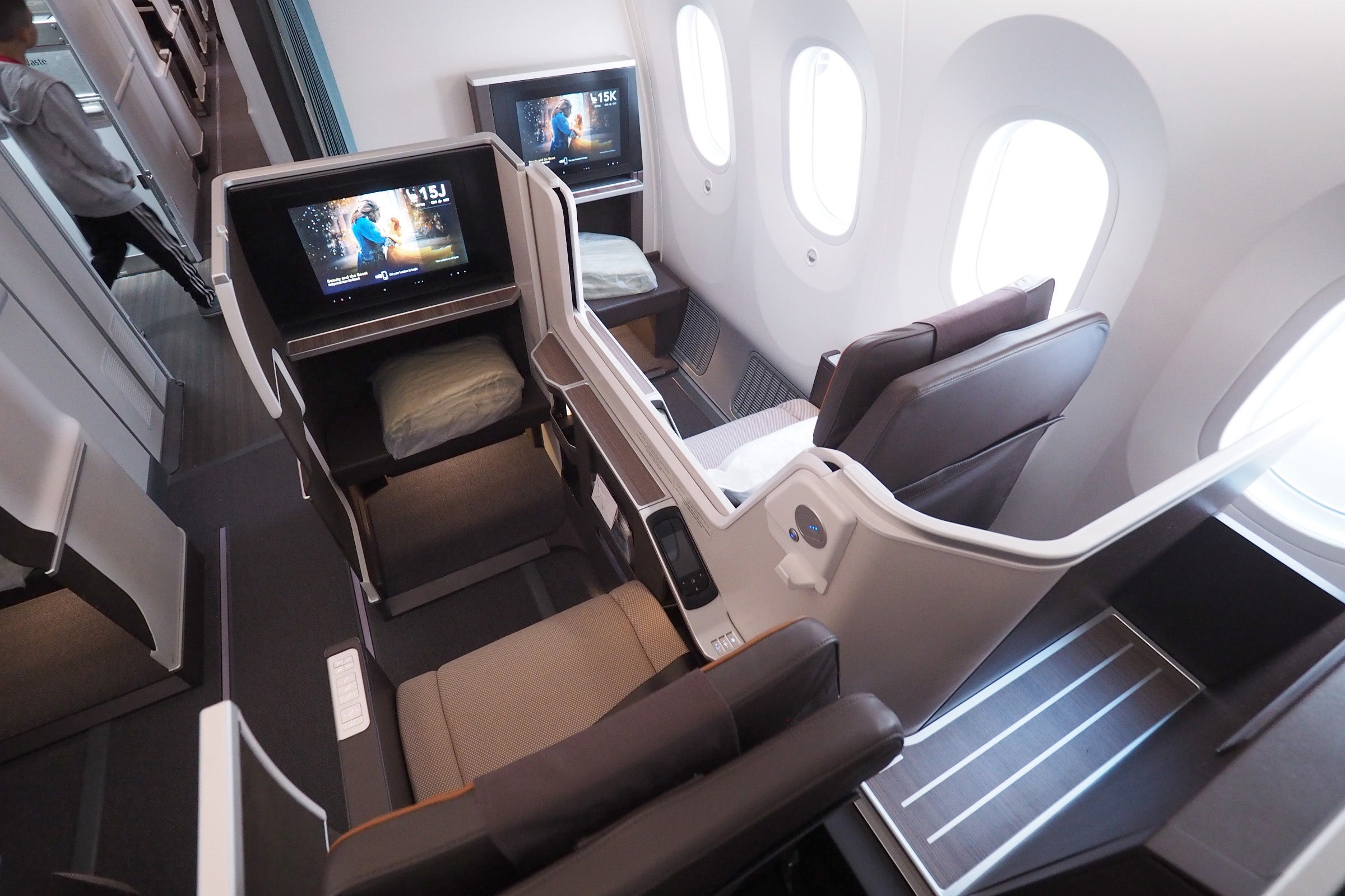 Oman Air 787-9 CDG-MCT Review