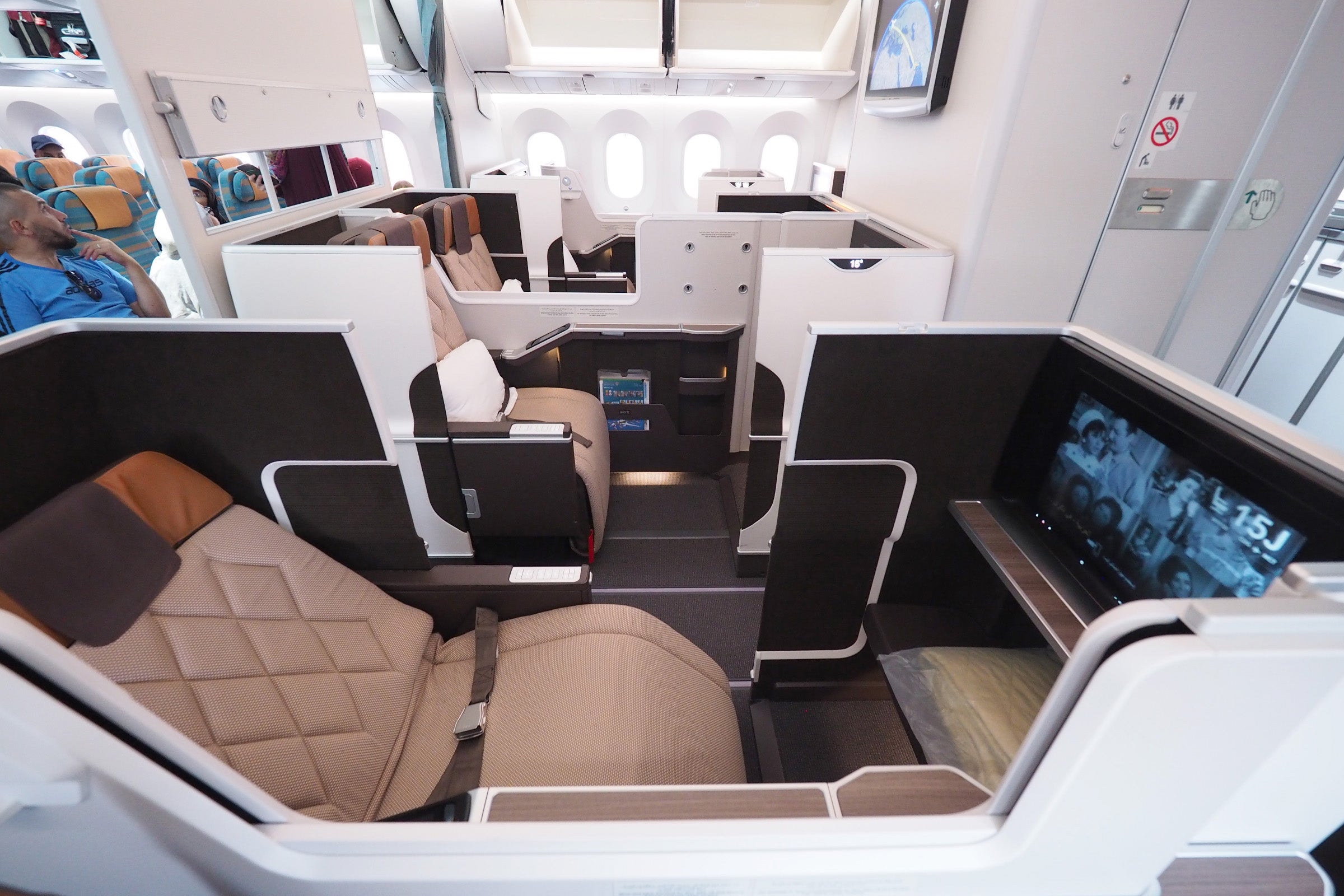 Oman Air 787-9 CDG-MCT Review