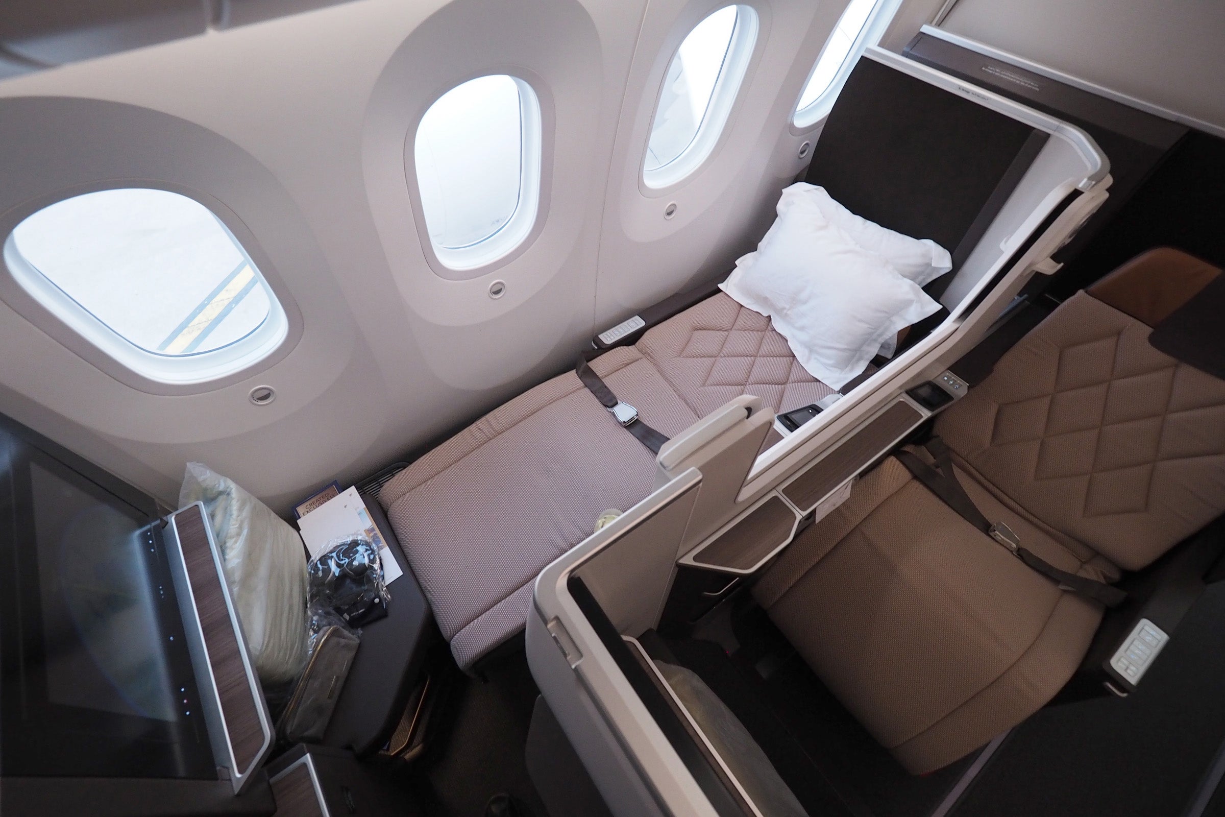 Oman Air 787-9 CDG-MCT Review