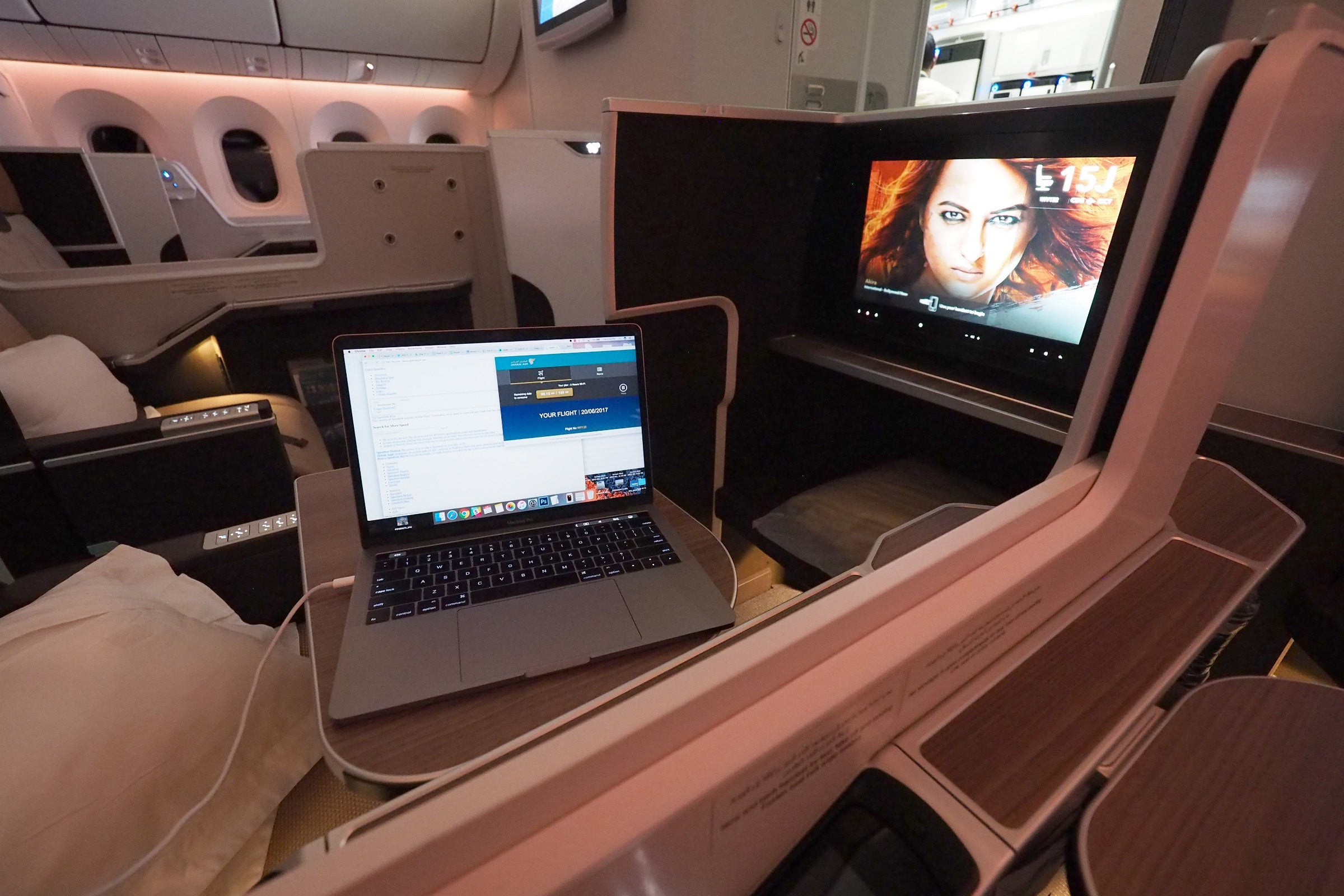 Oman Air 787-9 CDG-MCT Review