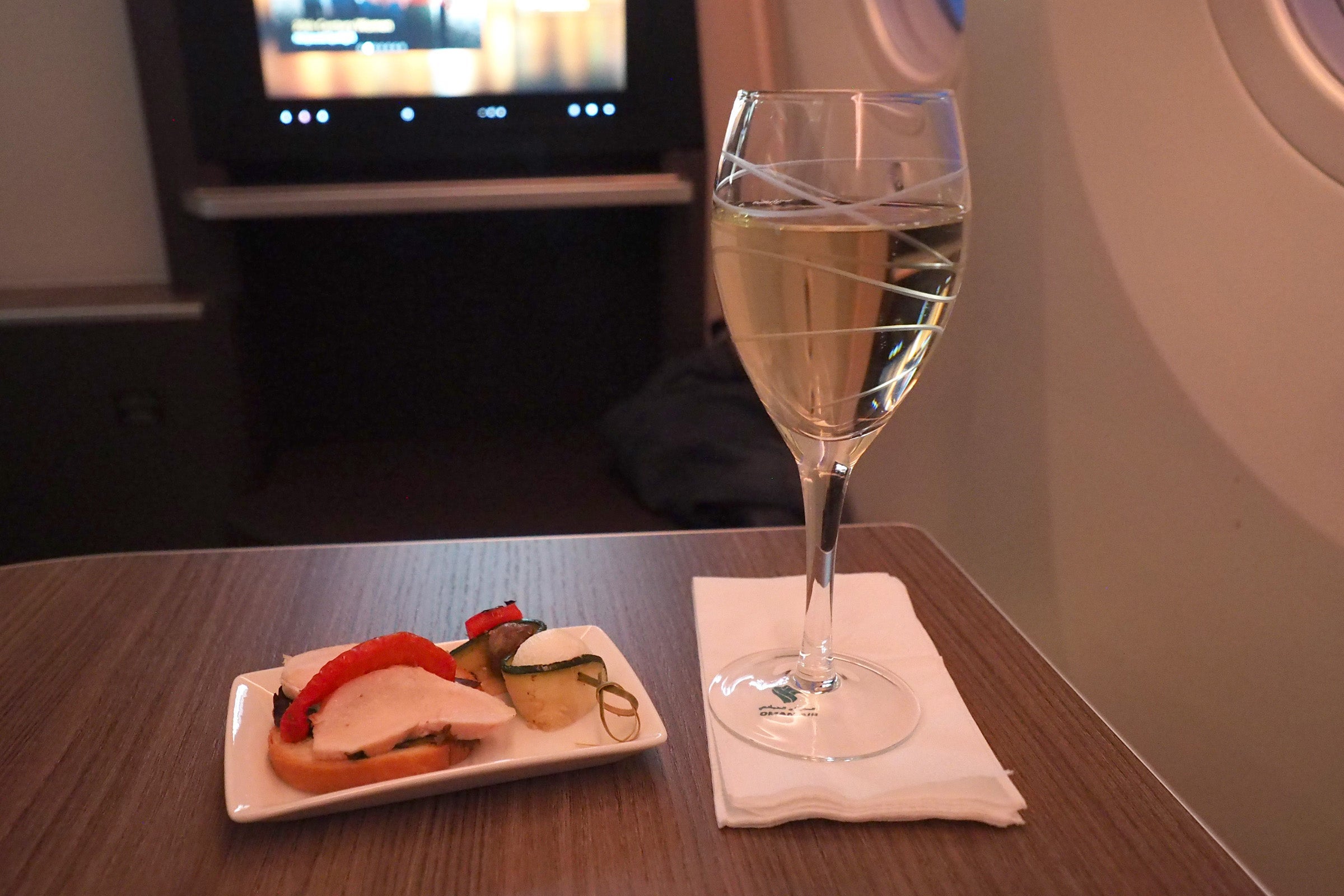 Oman Air 787-9 CDG-MCT Review
