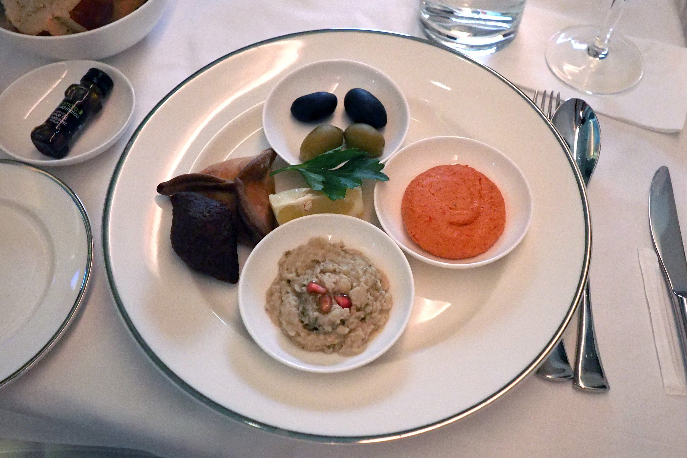 Oman Air 787-9 CDG-MCT Review
