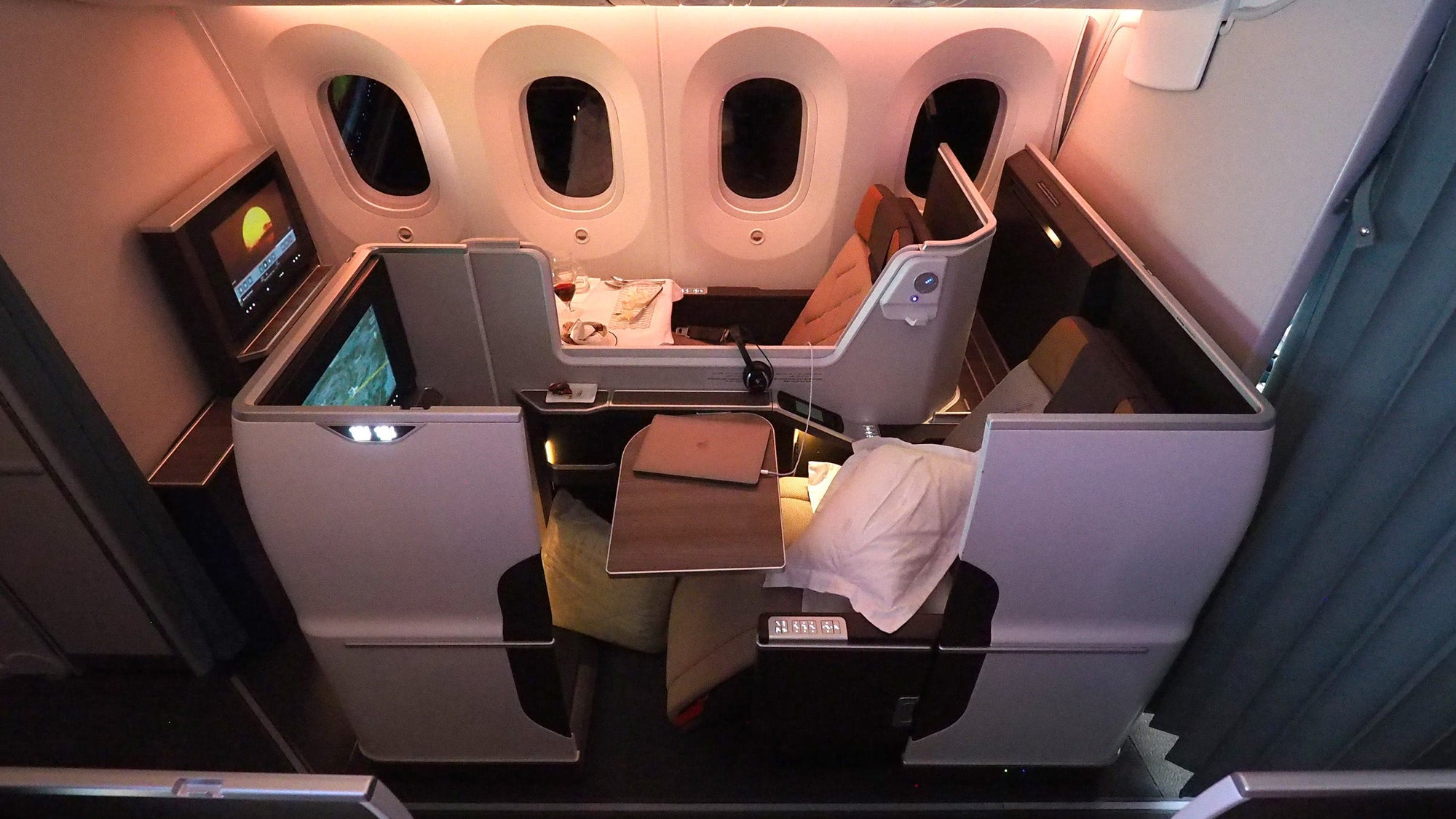 Oman Air 787-9 CDG-MCT Review