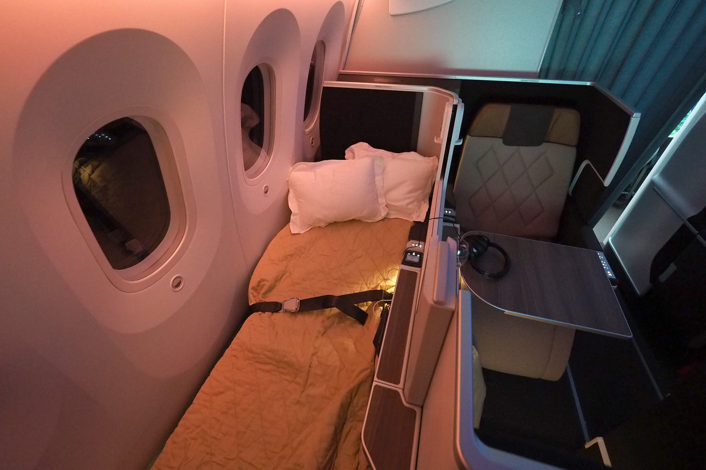 Oman Air 787-9 CDG-MCT Review