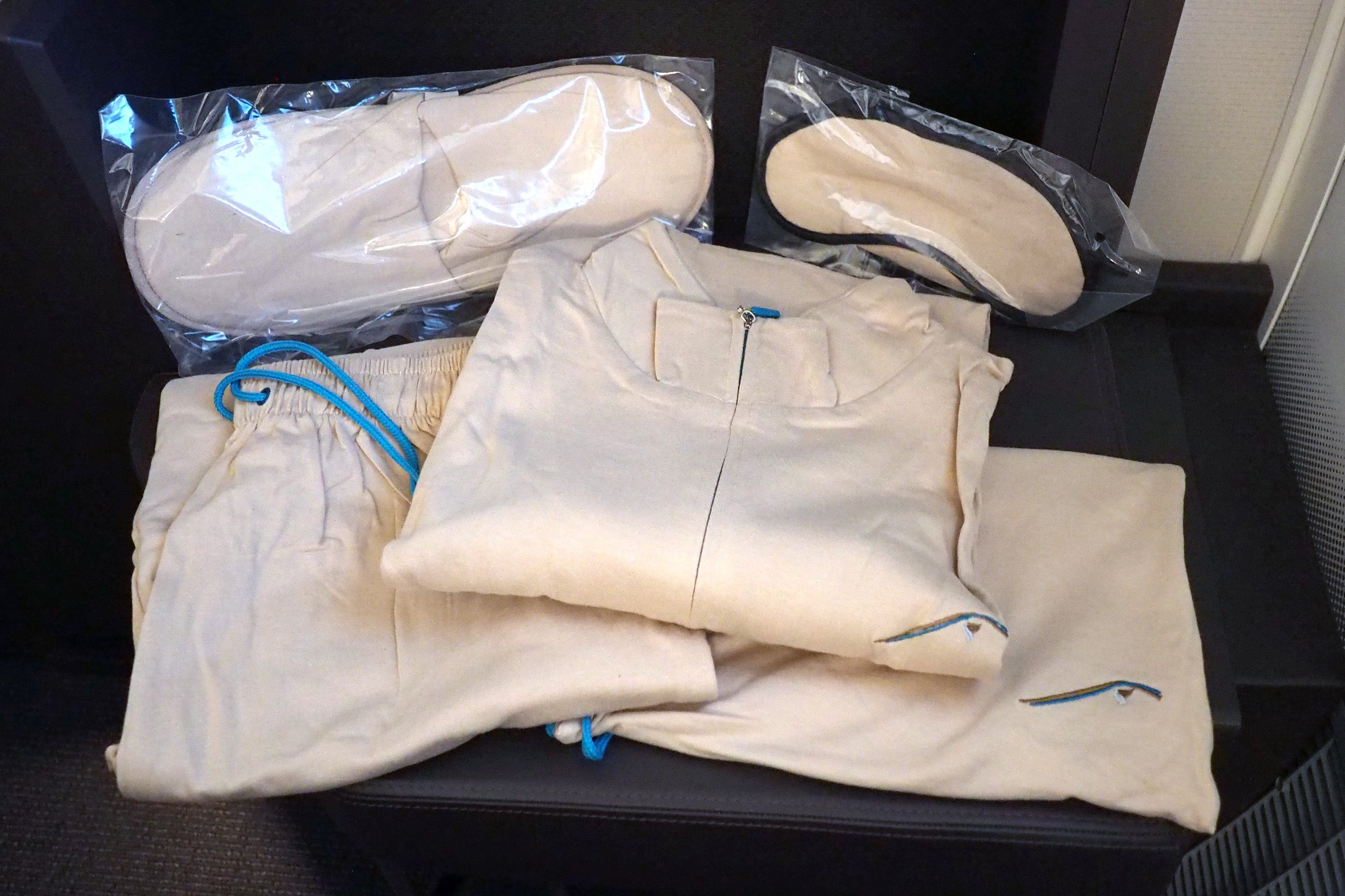 Oman Air 787-9 CDG-MCT Review