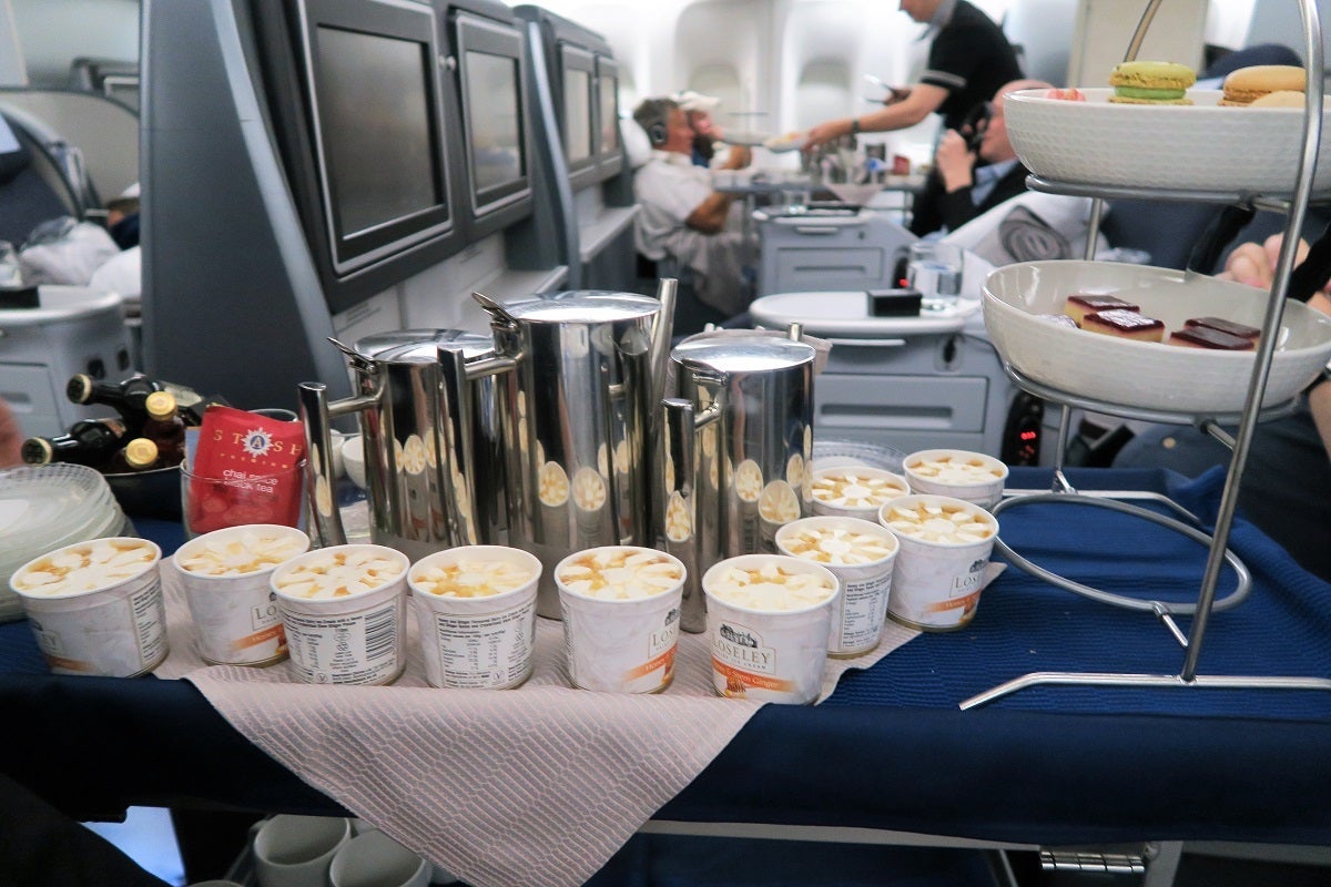 United 777 Polaris Business FRA-IAD dessert cart