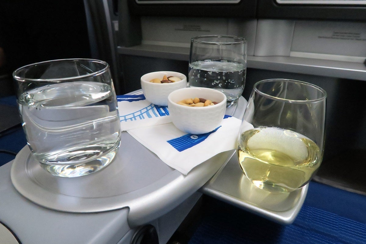 United 777 Polaris Business FRA-IAD first drink service