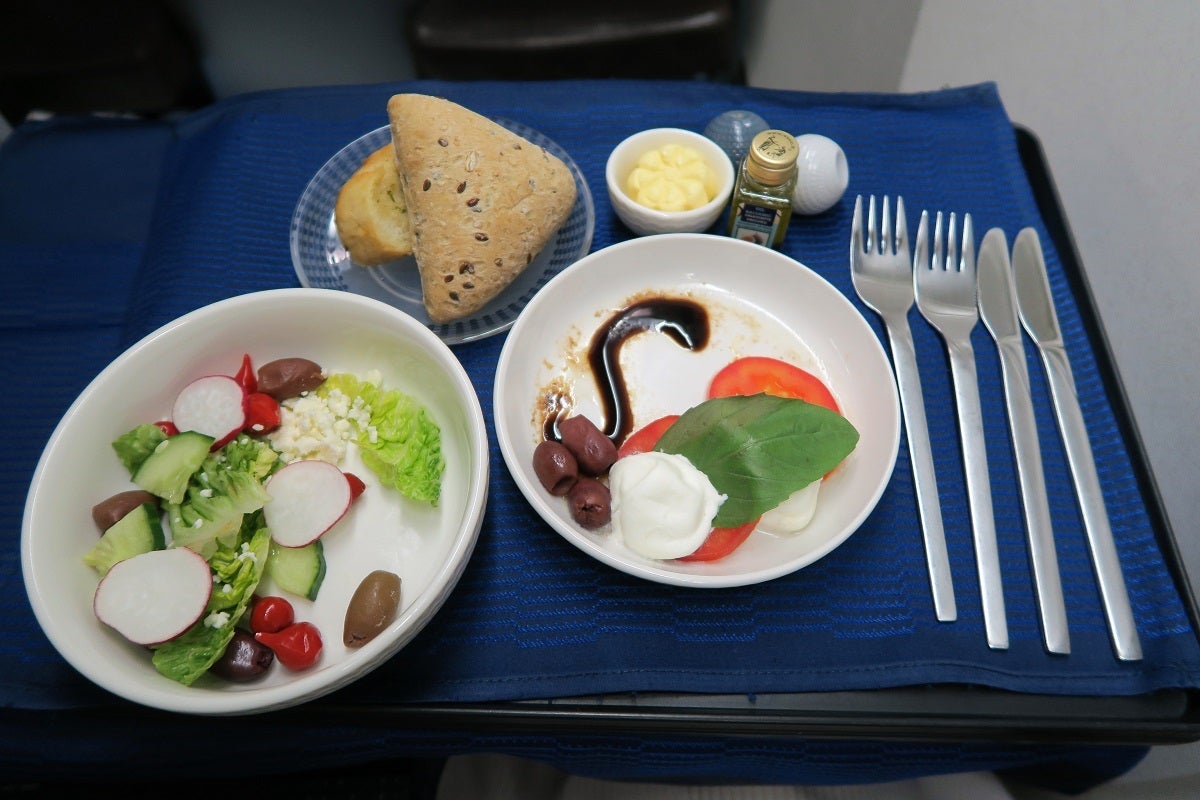 United 777 Polaris Business FRA-IAD salad