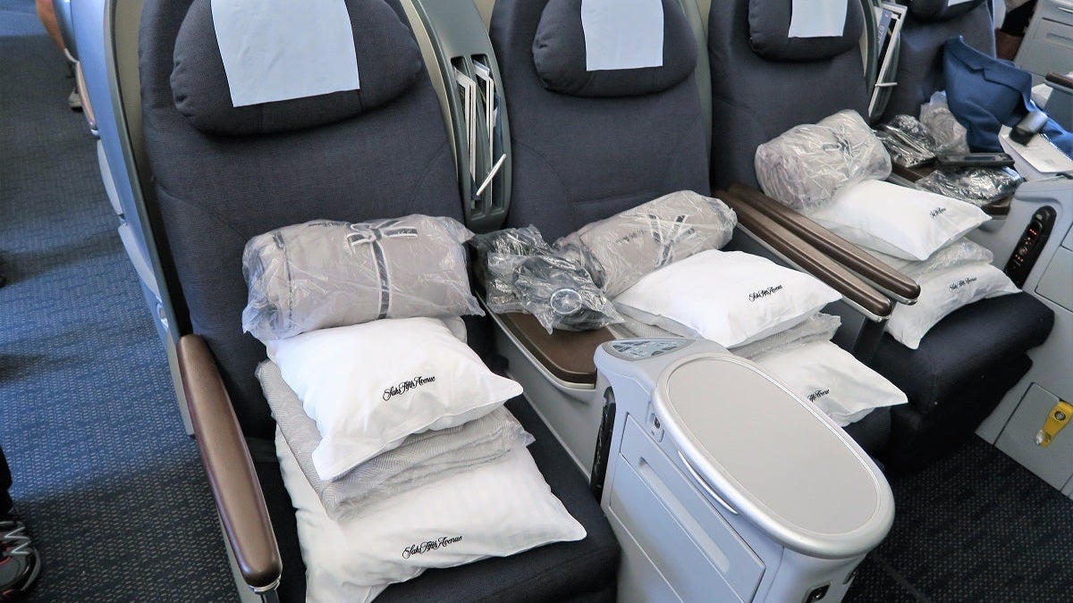 United Polaris Business 777-200 on-seat amenities