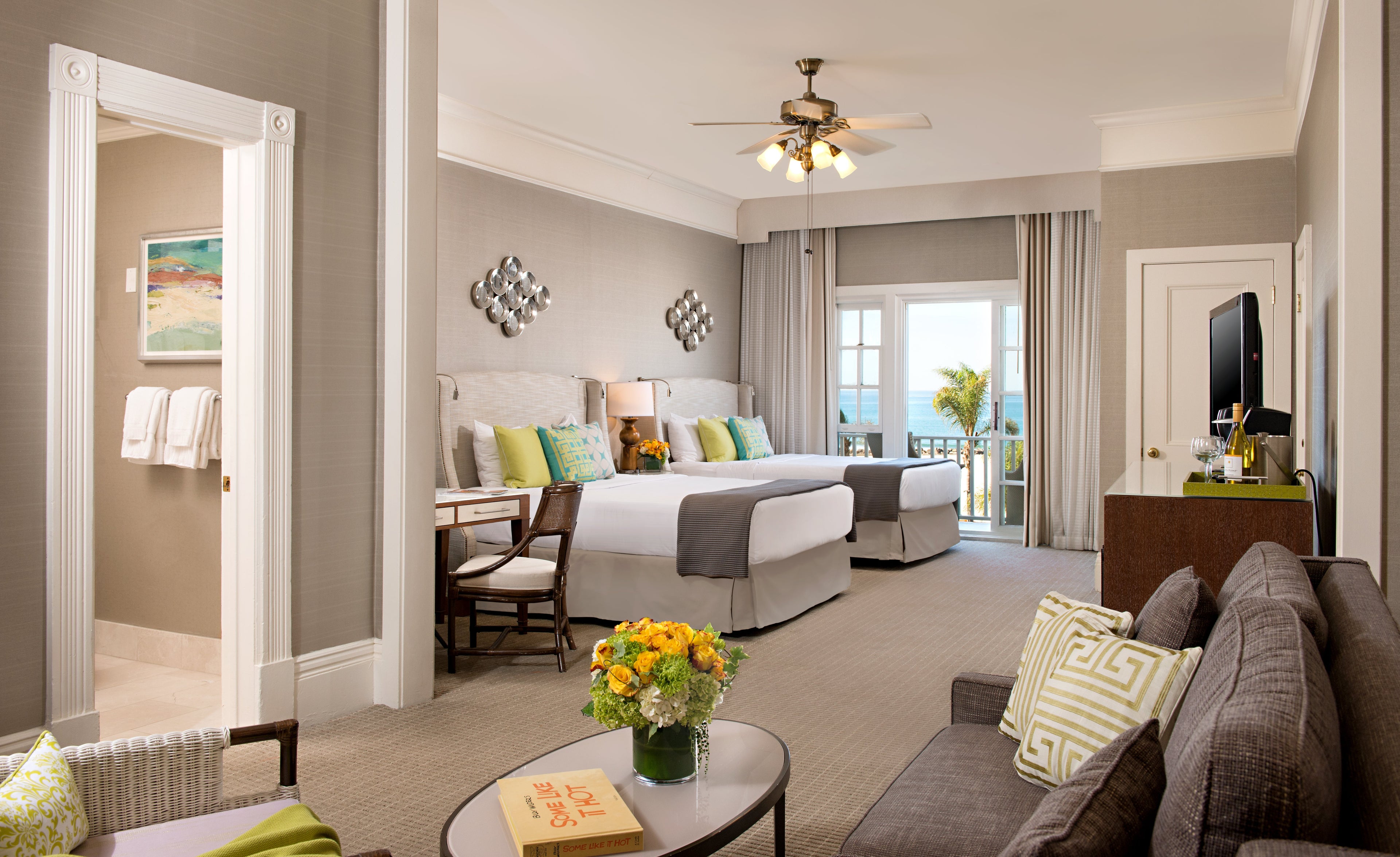 hotel-del-coronado-victorian-oceanview-jrsuite-2queens-balcony-14-garford-hires 2