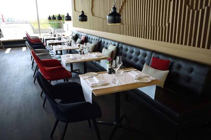 img-swiss-first-lounge-830x554