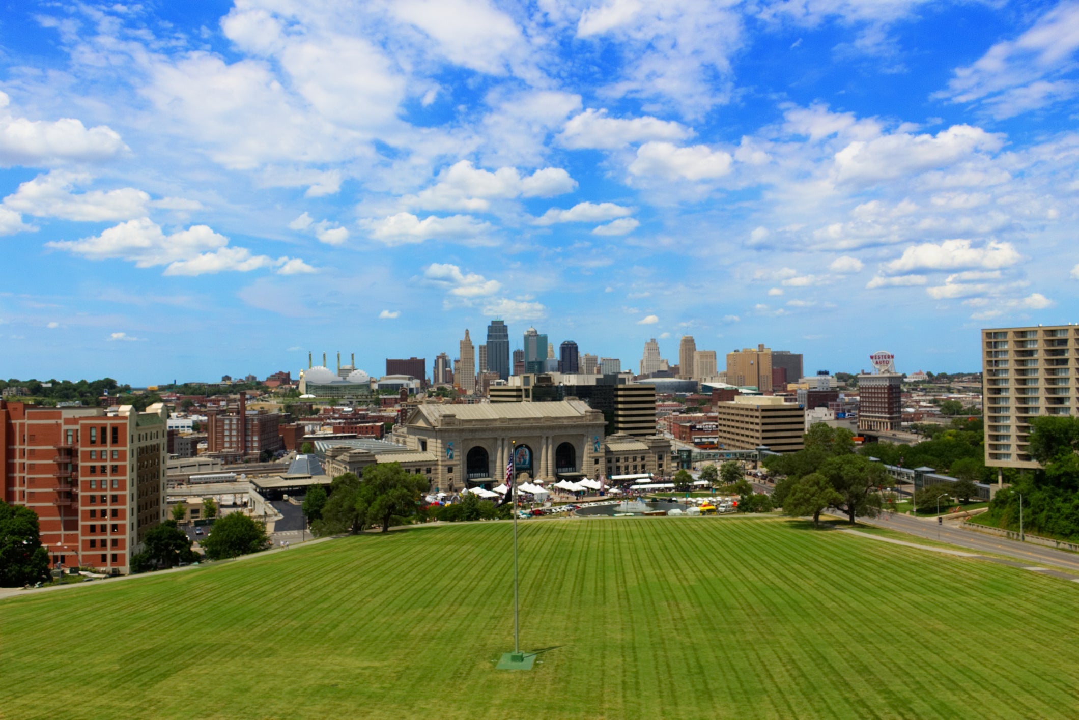 The total eclipse will be visible from the Kansas City Airport. Image courtesy of cwthomeczek via Getty Images.