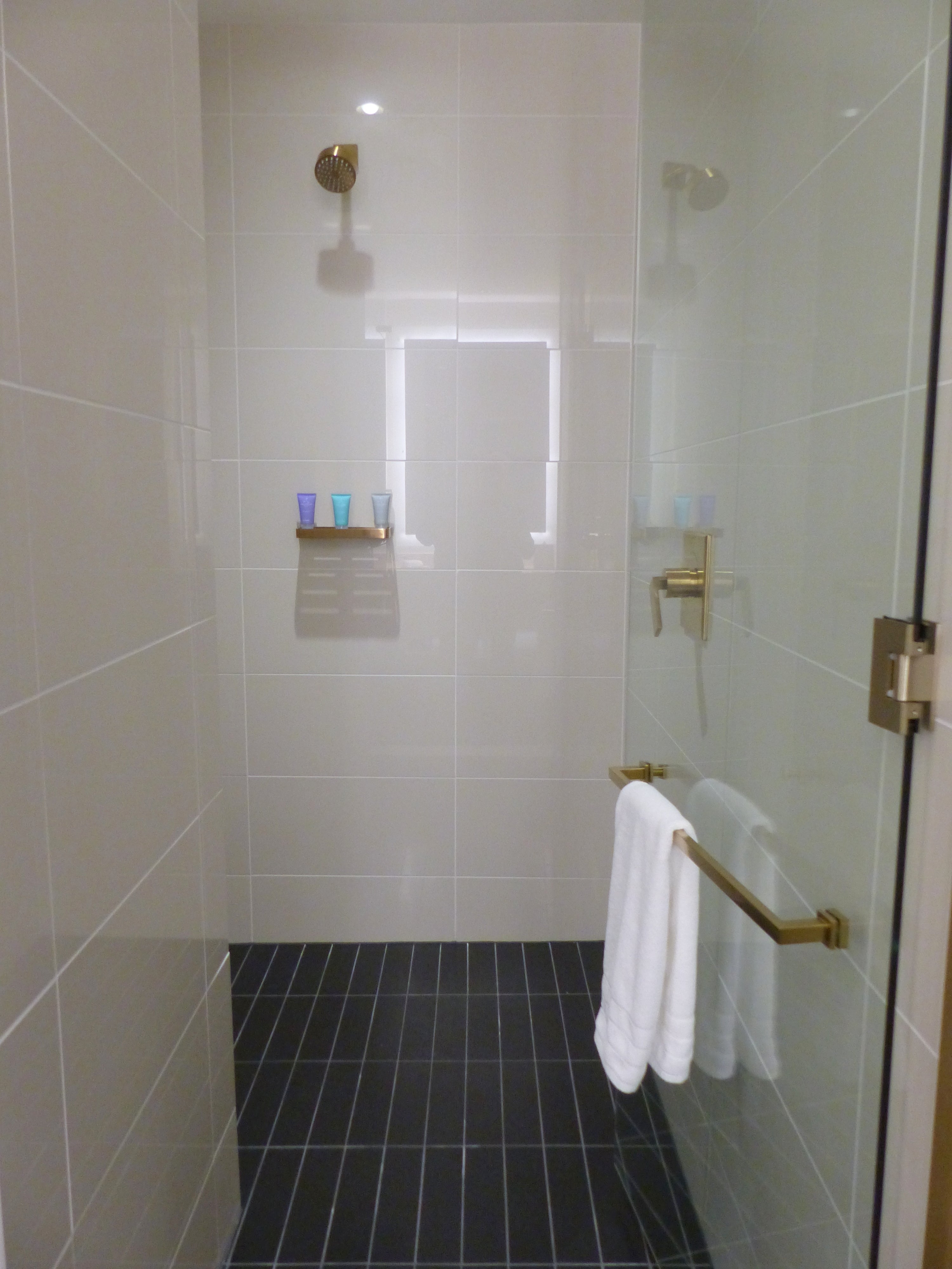 IMG-Conrad-Chicago-Shower