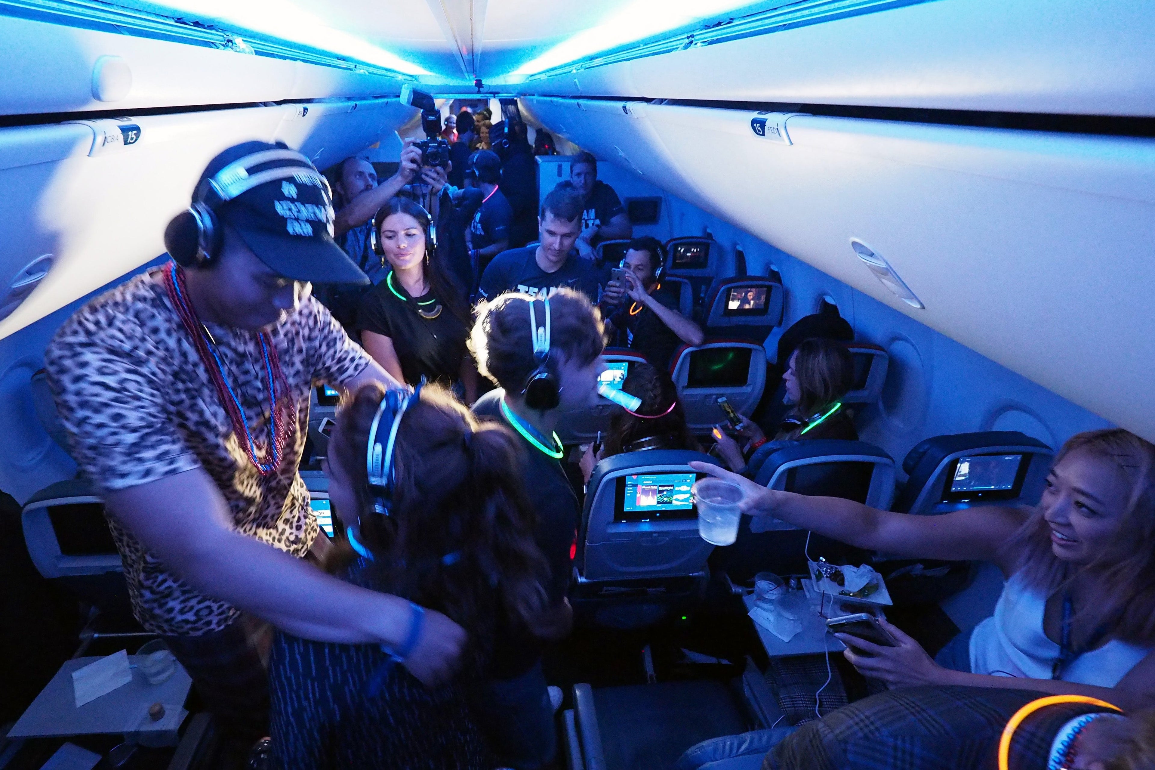 Delta 737-900ER Silent Disco