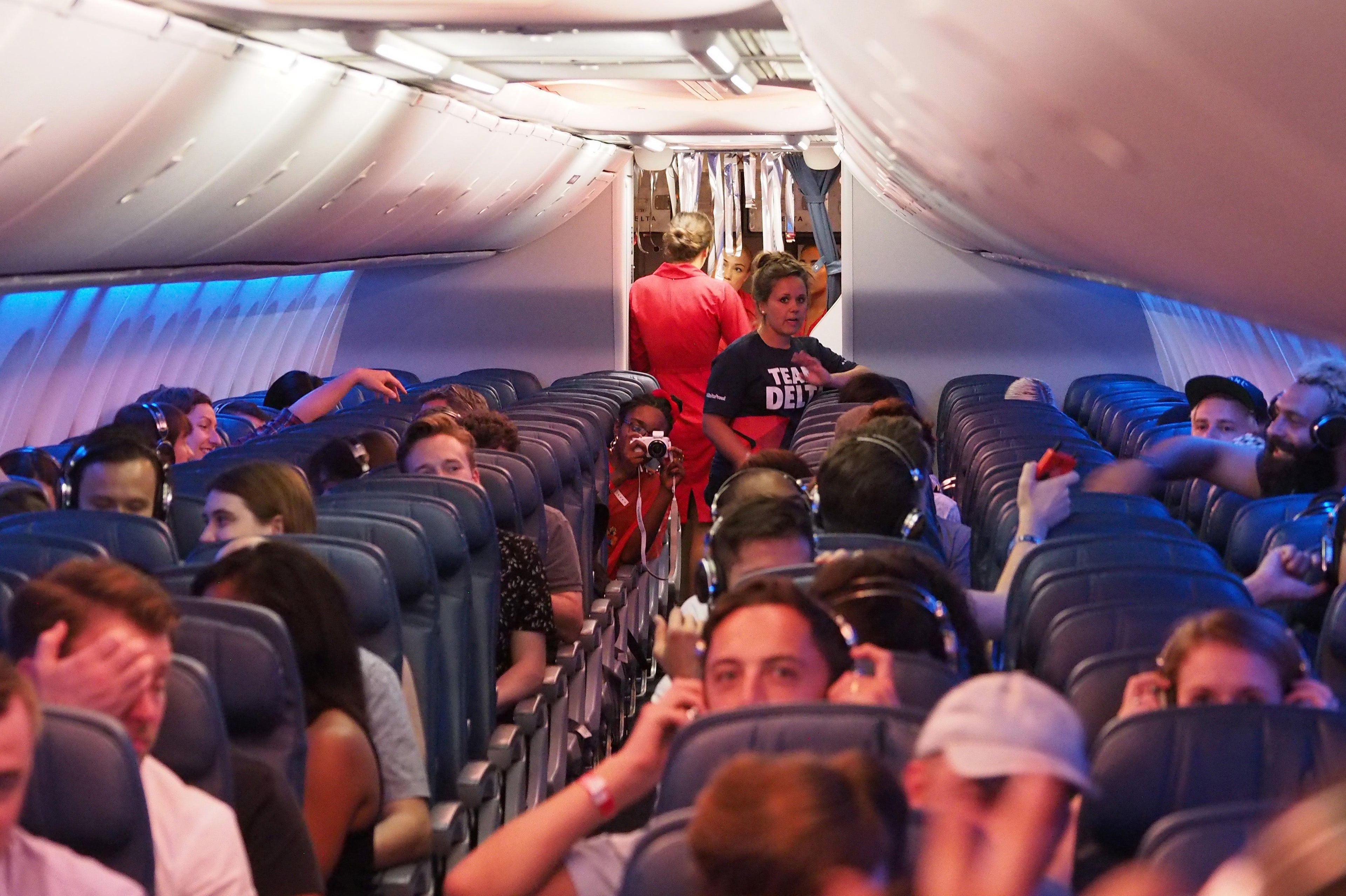 Delta 737-900ER Silent Disco