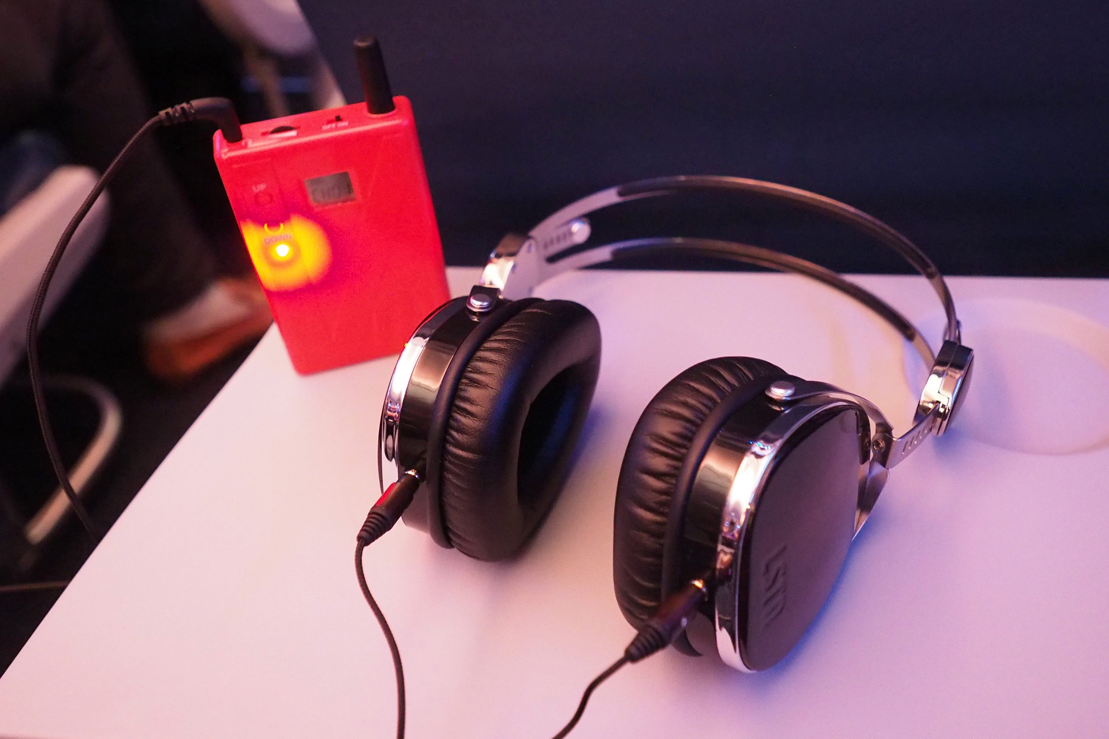Delta 737-900ER Silent Disco