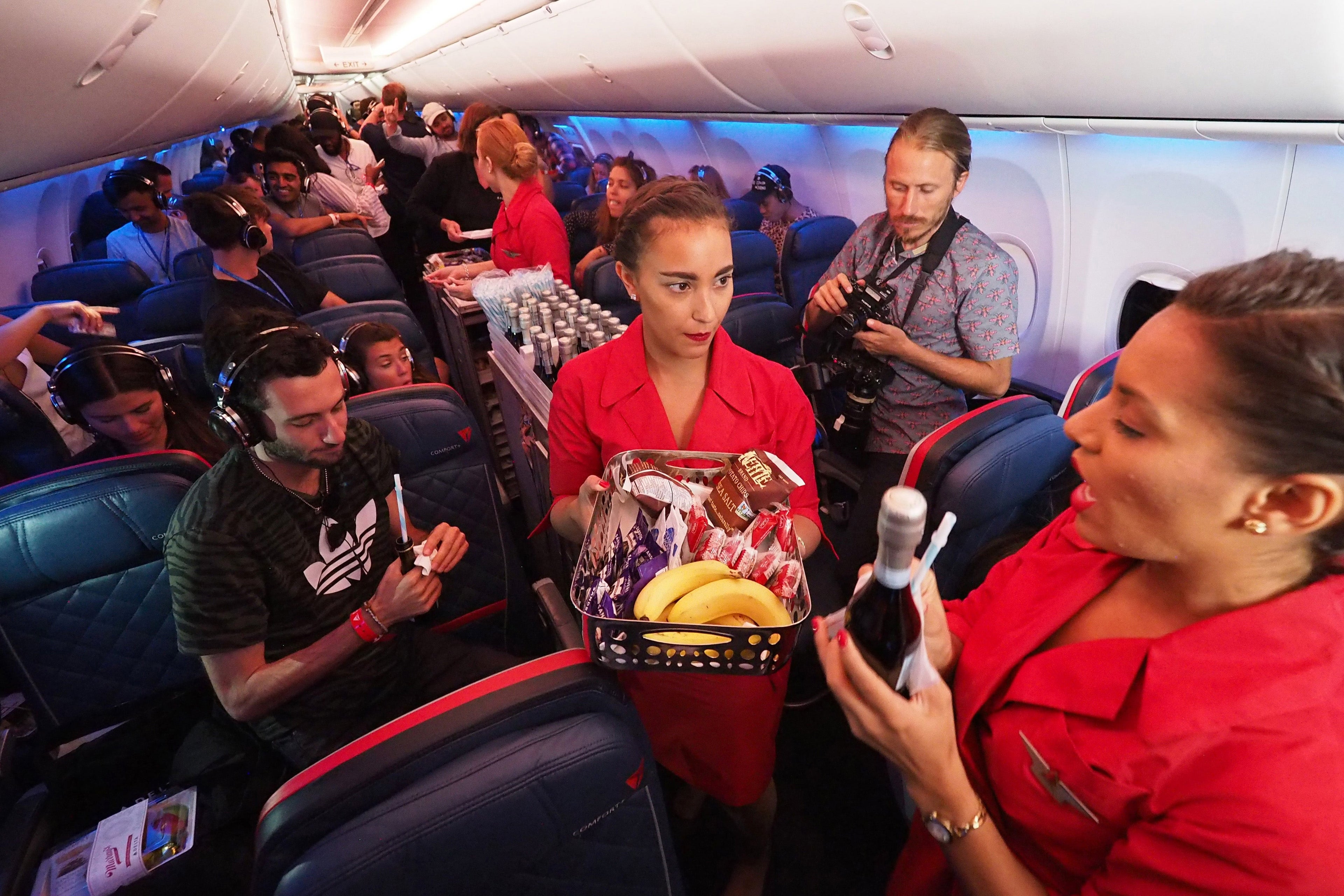 Delta 737-900ER Silent Disco