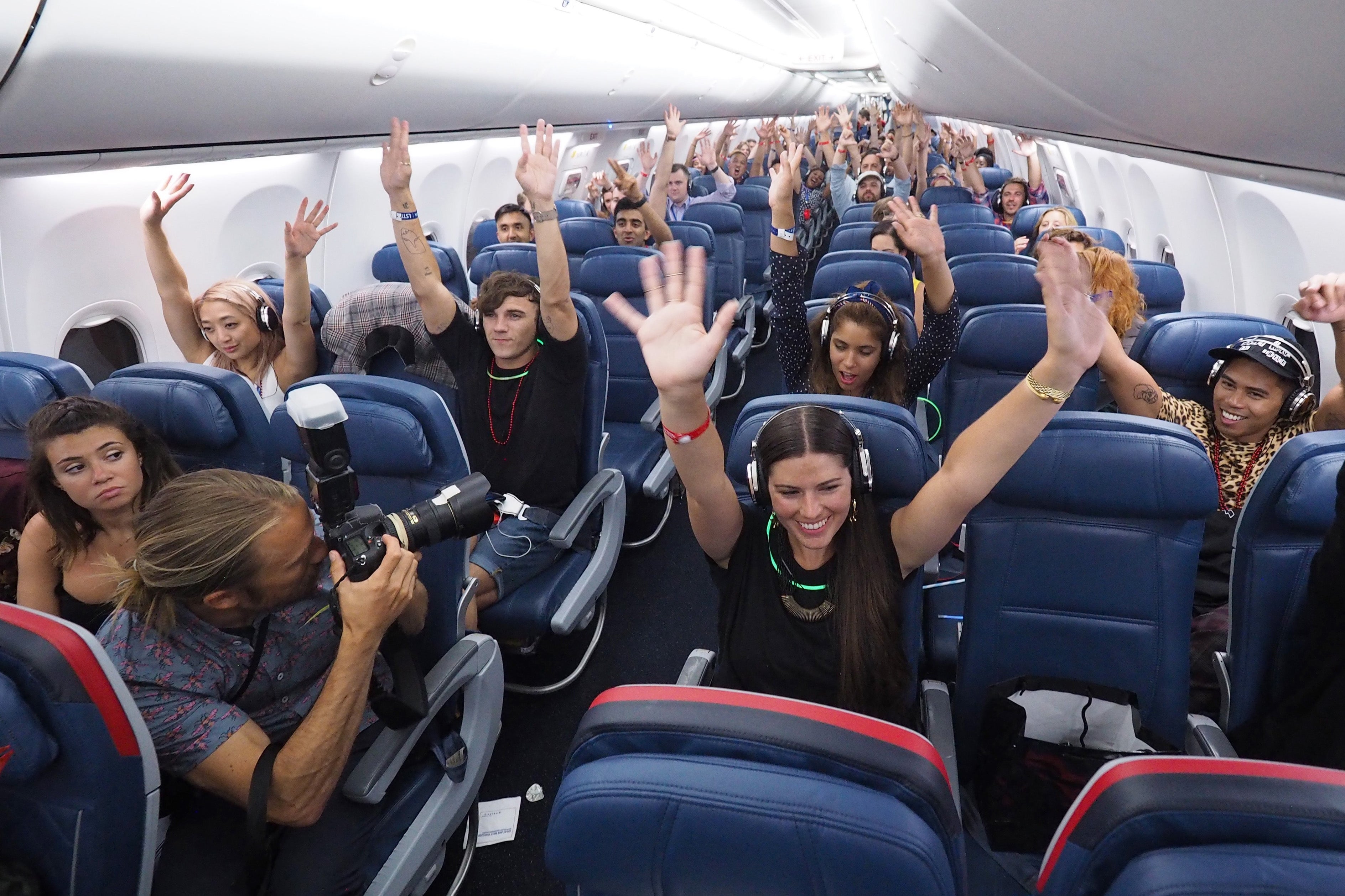 Delta 737-900ER Silent Disco