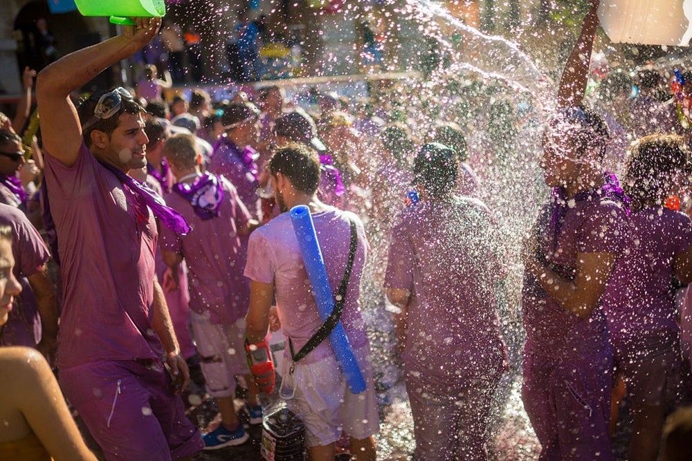 The wine battle. Photo by NurPhoto / Getty Images.